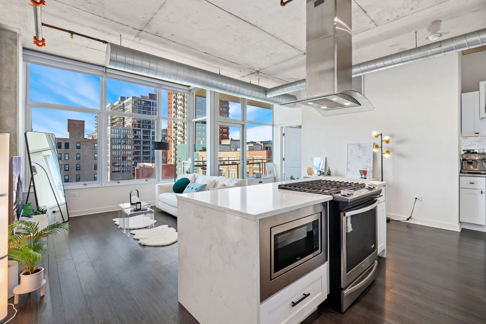 50 E 16th Street Unit: 815