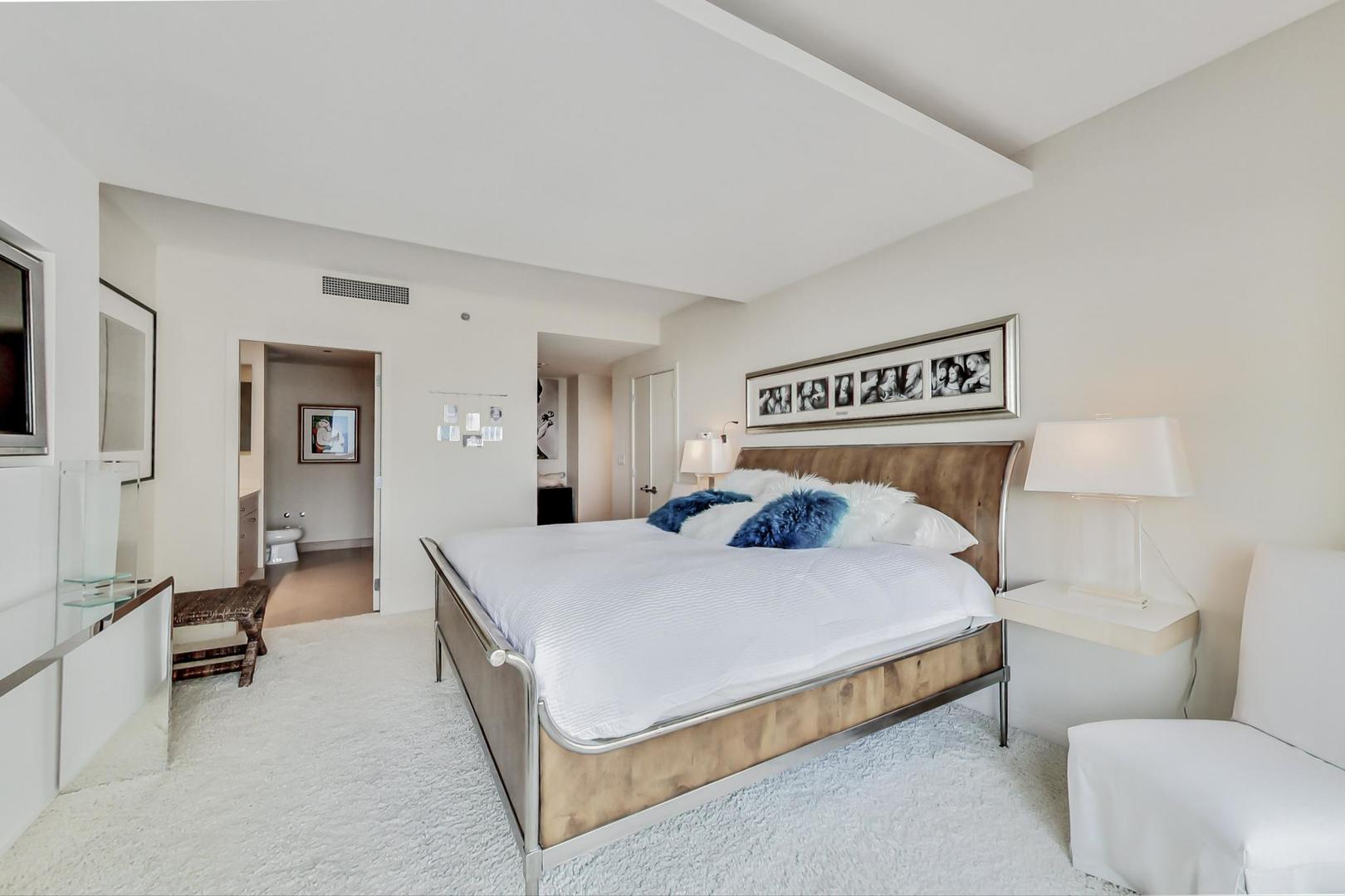 130 N Garland Court Unit: 1303