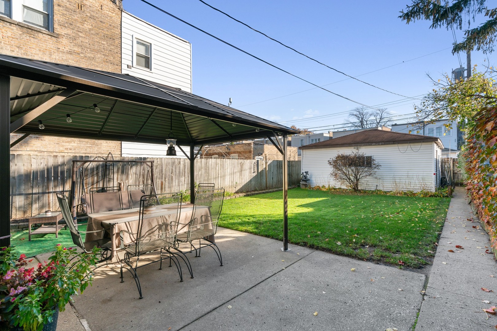 5731 N MAPLEWOOD Avenue