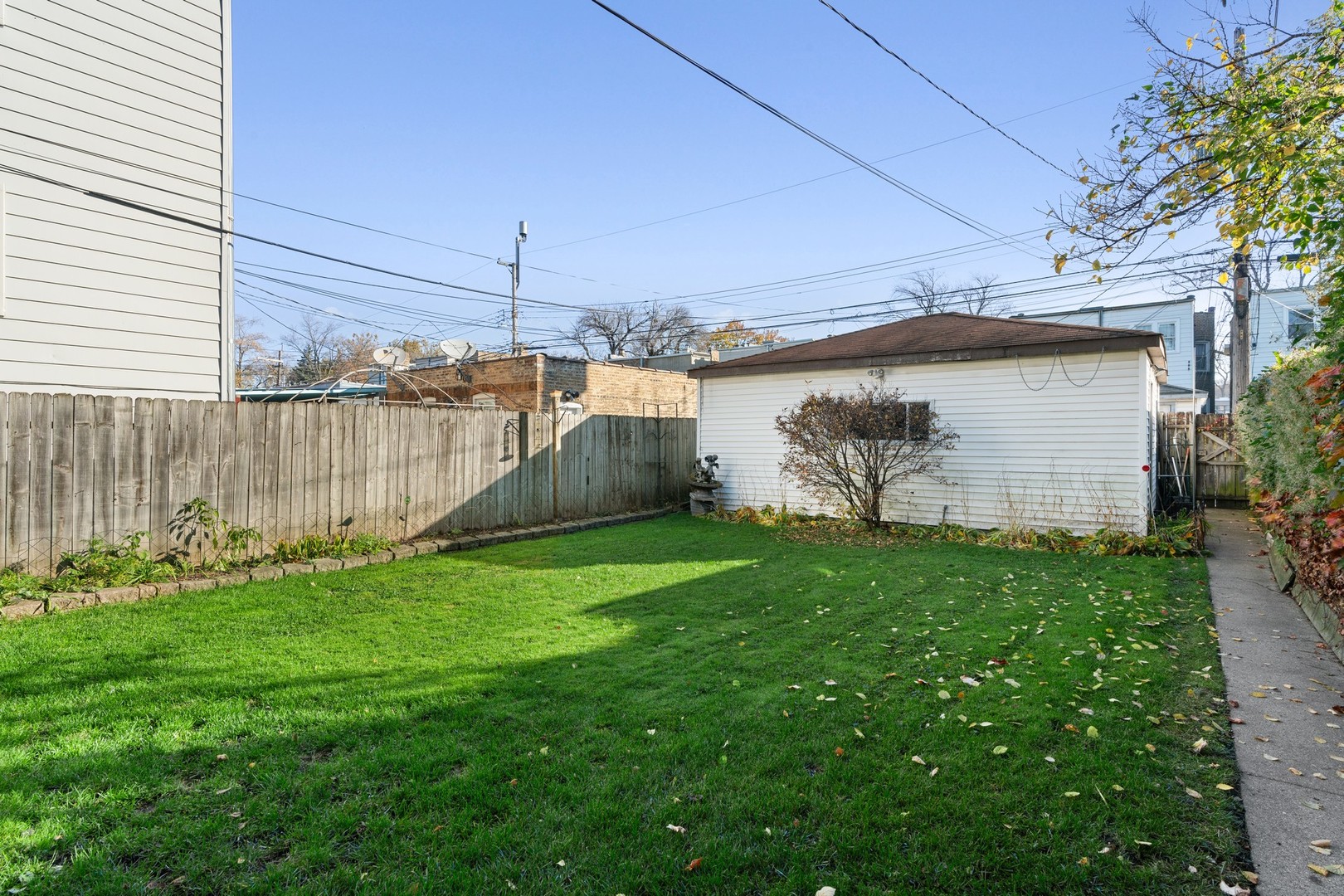 5731 N MAPLEWOOD Avenue
