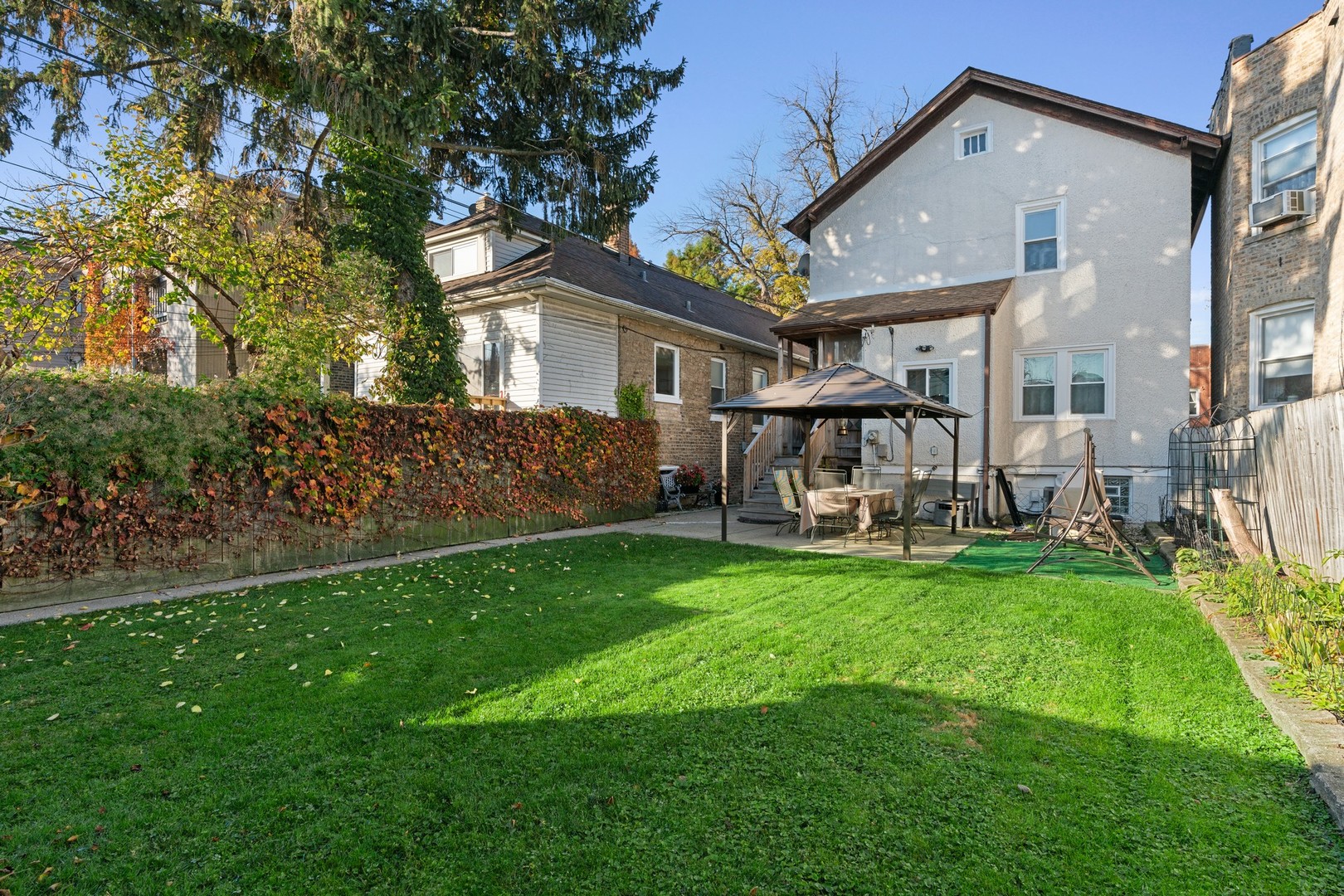 5731 N MAPLEWOOD Avenue