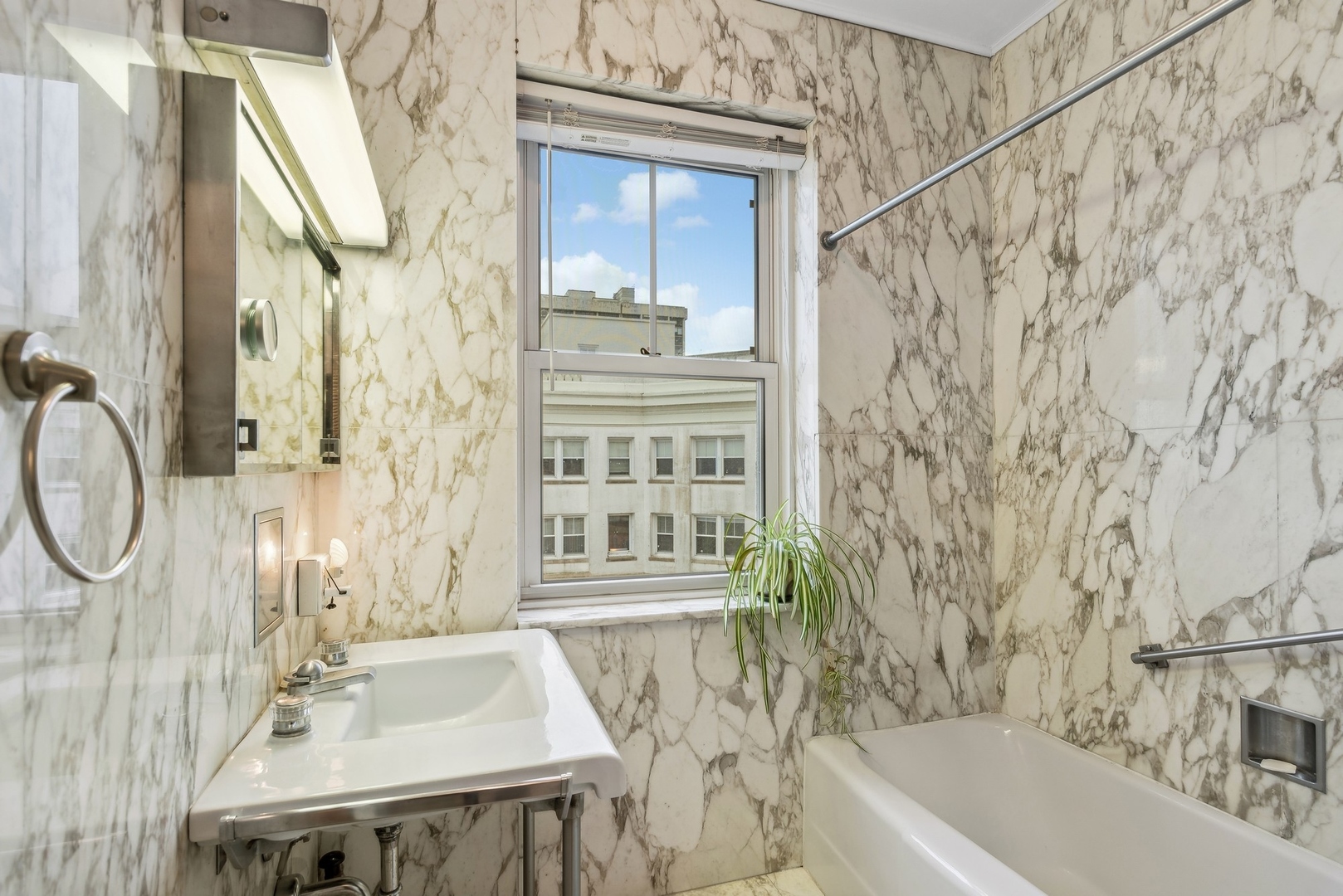 5555 N Sheridan Road Unit: 1916