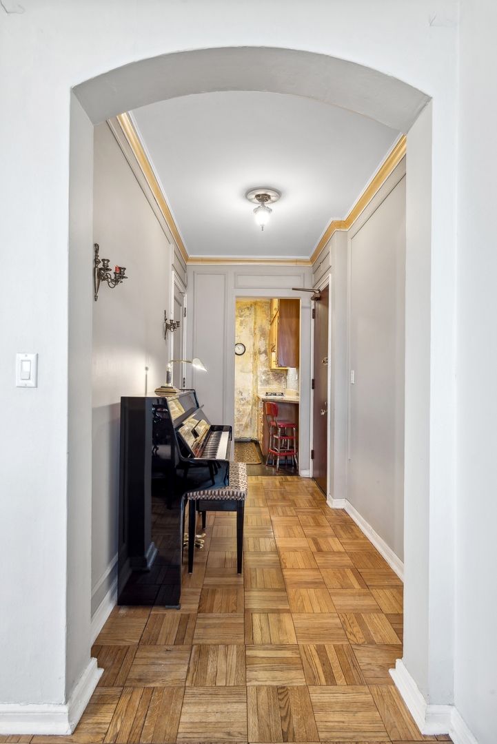 5555 N Sheridan Road Unit: 1916