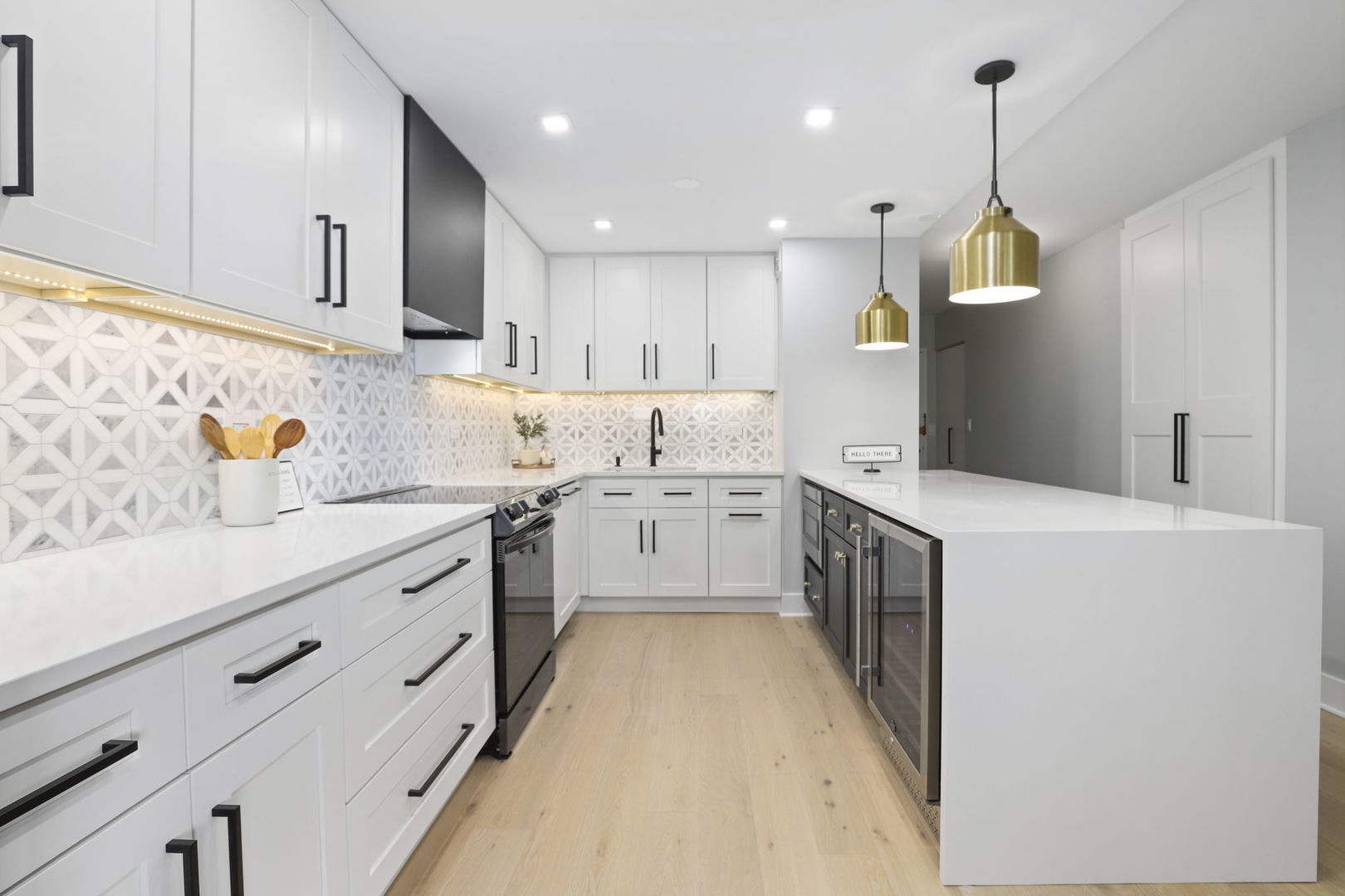 1850 N CLARK Street Unit: 2309