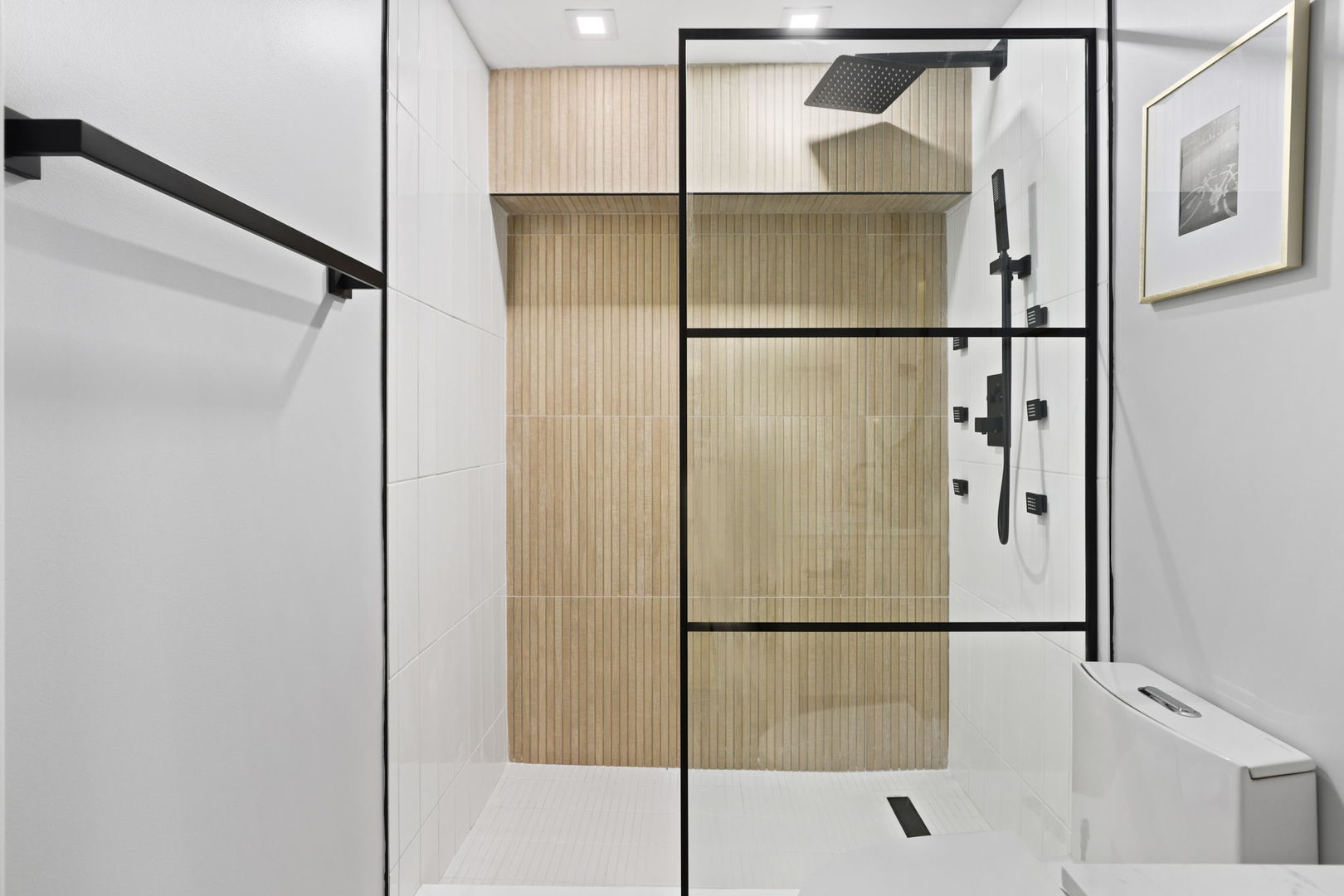 1850 N CLARK Street Unit: 2309
