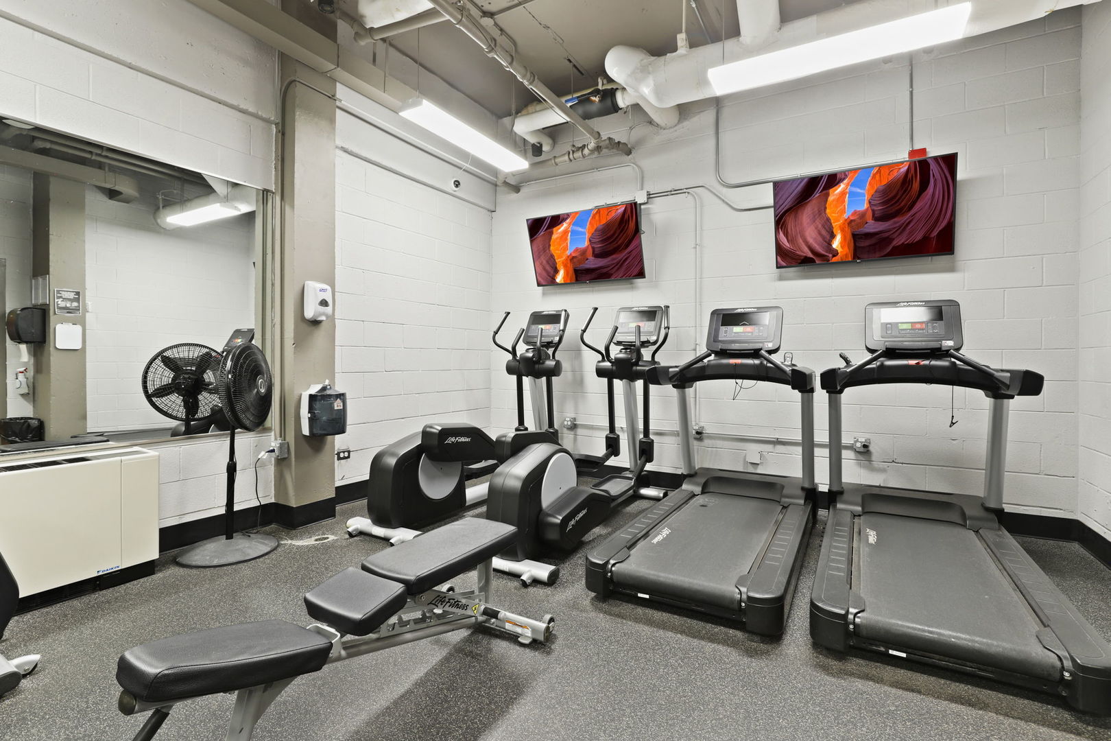 1850 N CLARK Street Unit: 2309
