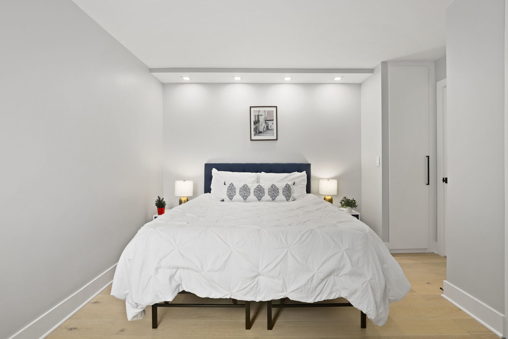1850 N CLARK Street Unit: 2309