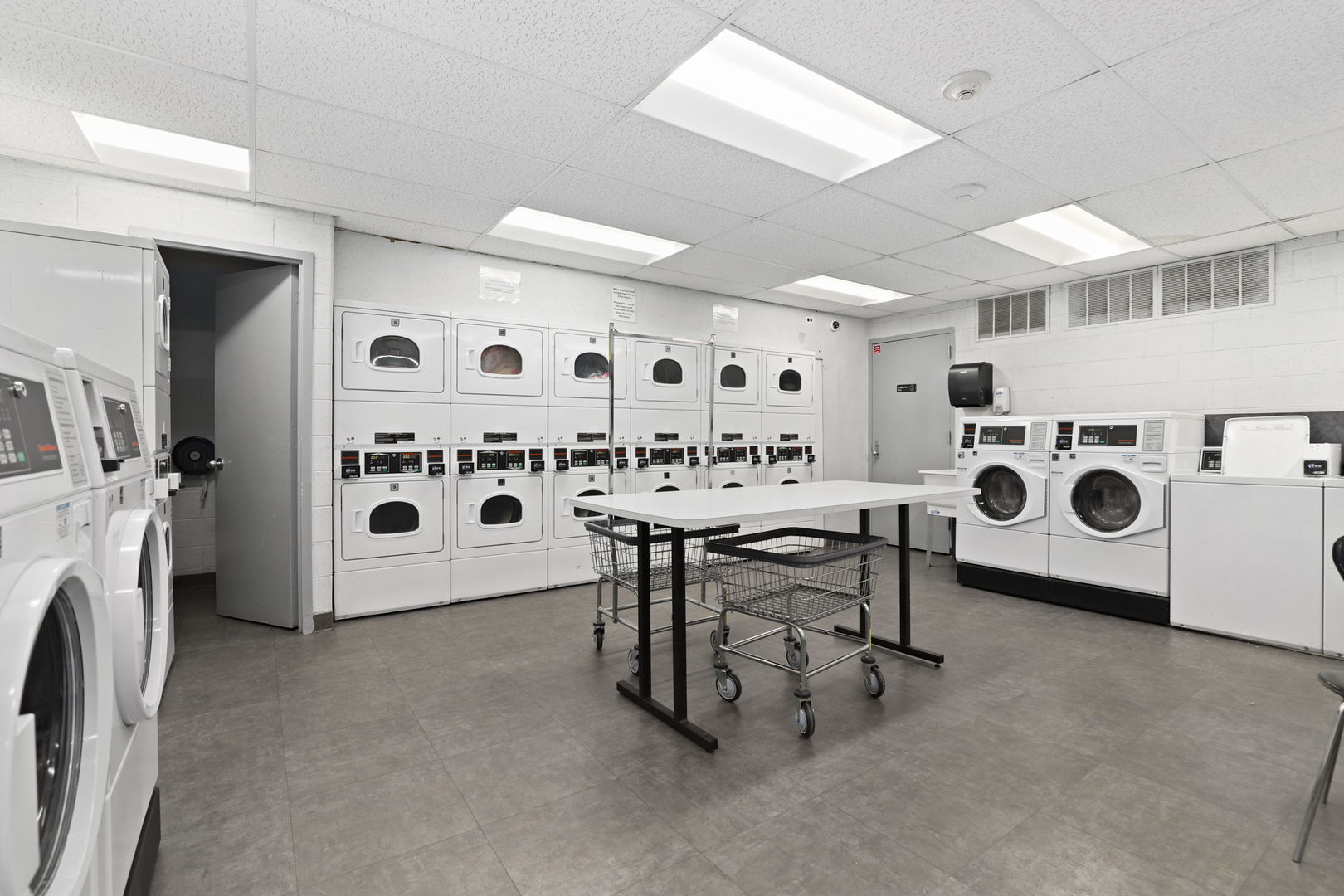 1850 N CLARK Street Unit: 2309
