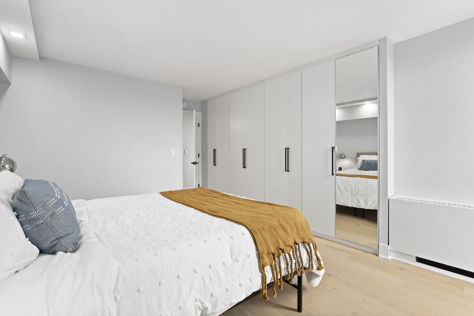 1850 N CLARK Street Unit: 2309