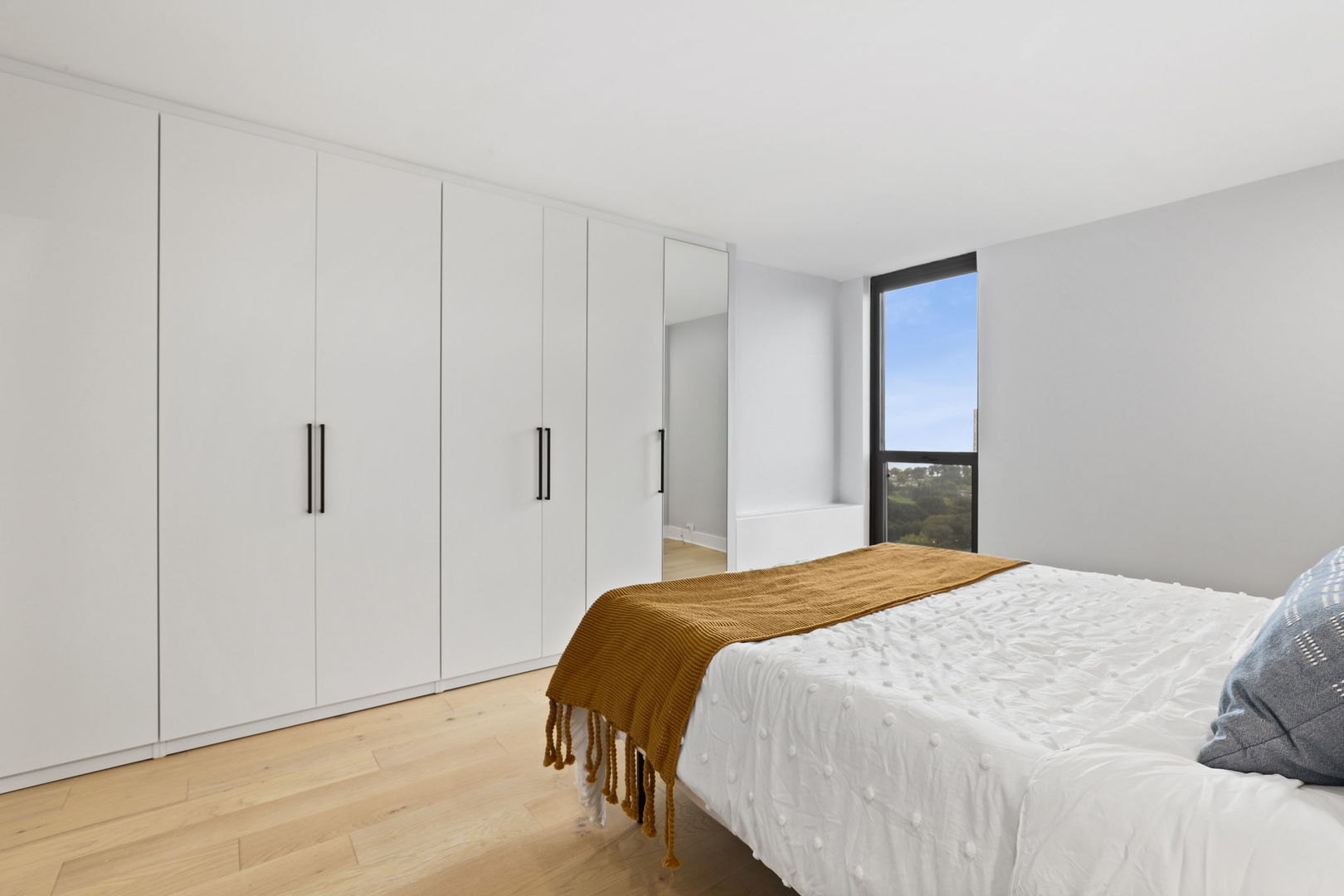 1850 N CLARK Street Unit: 2309