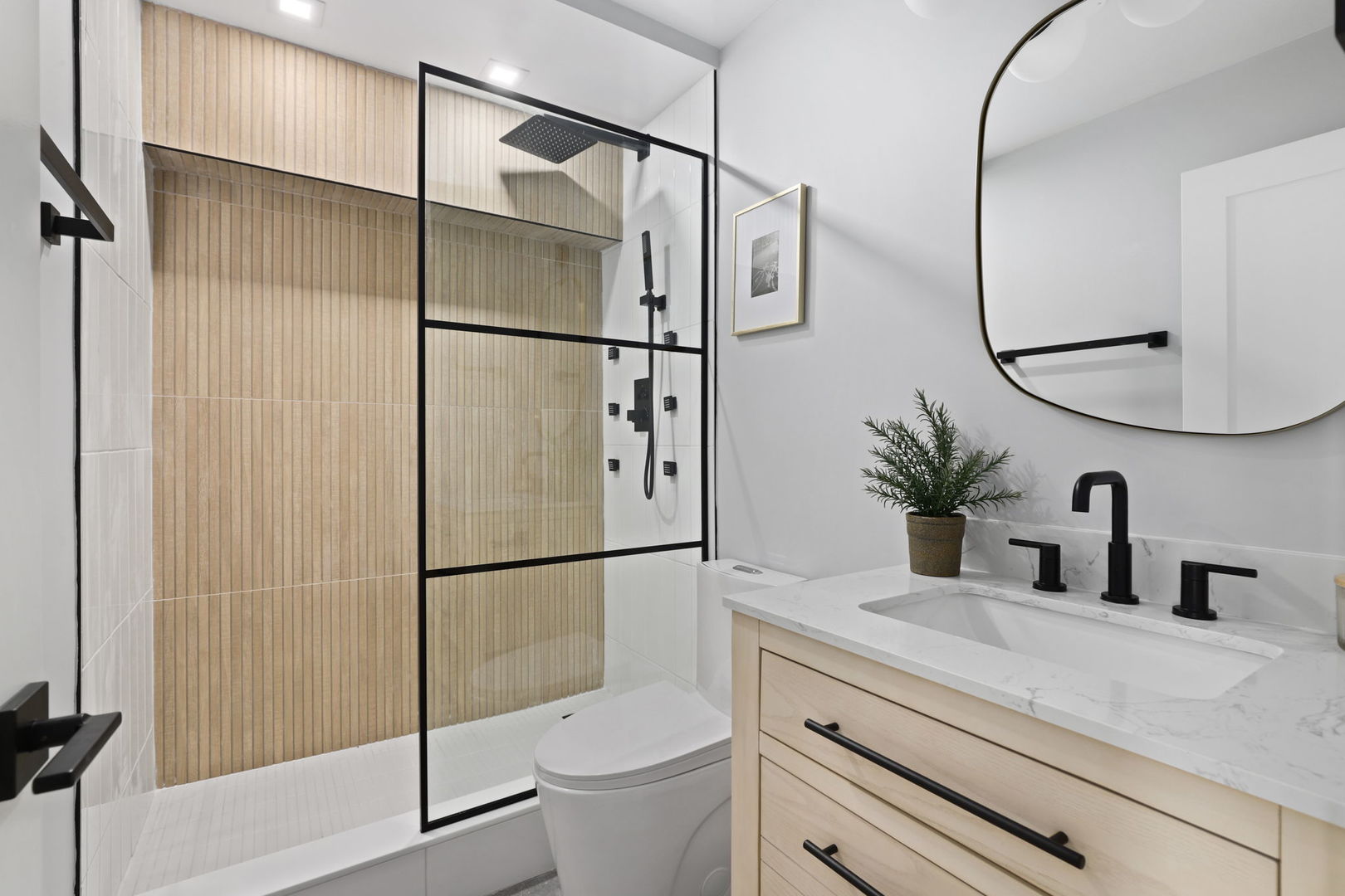 1850 N CLARK Street Unit: 2309