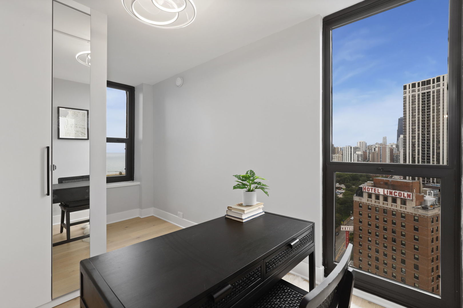 1850 N CLARK Street Unit: 2309