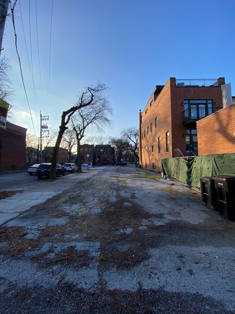 1354 W Flournoy Street