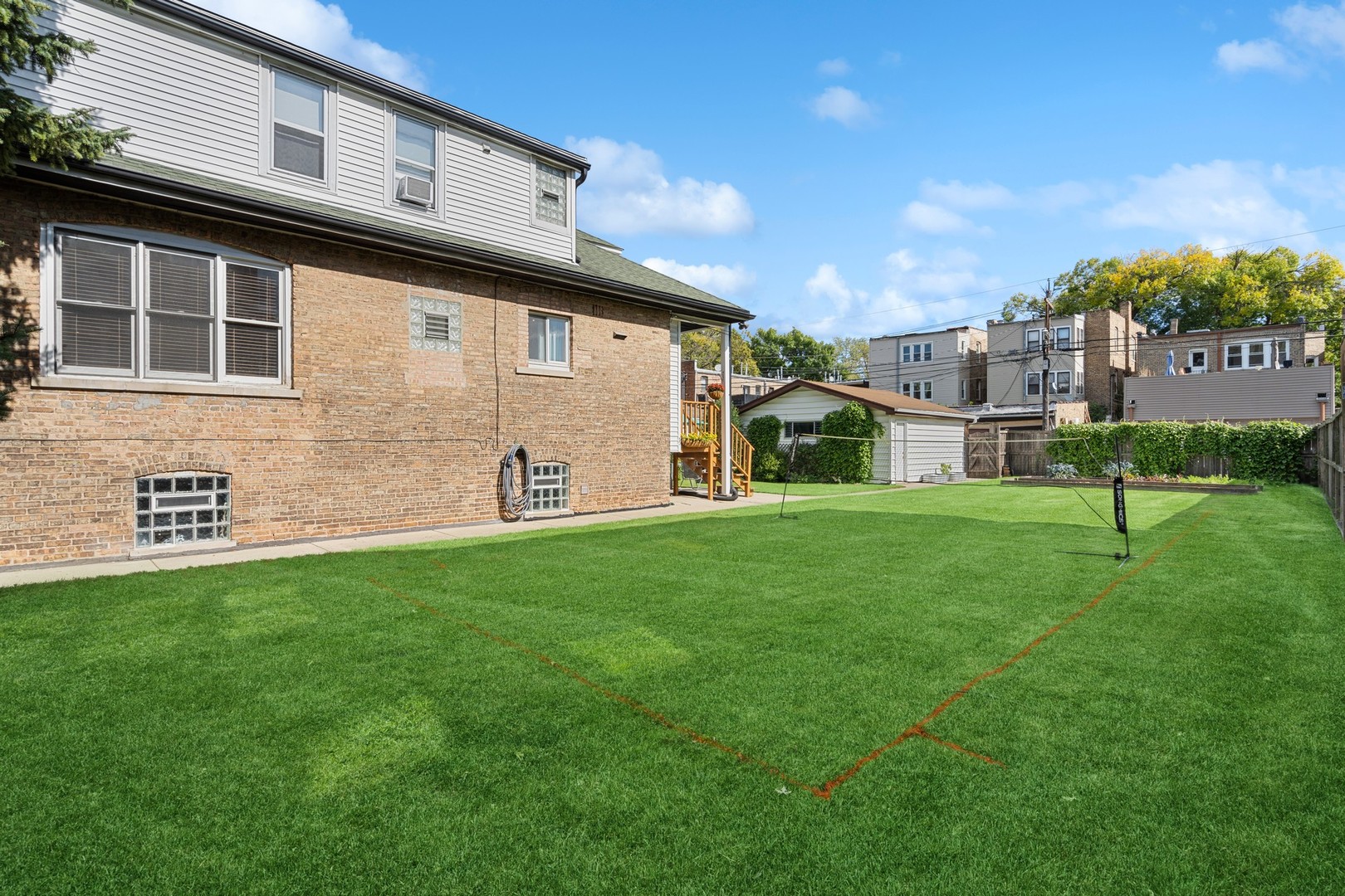 5749 N MAPLEWOOD Avenue