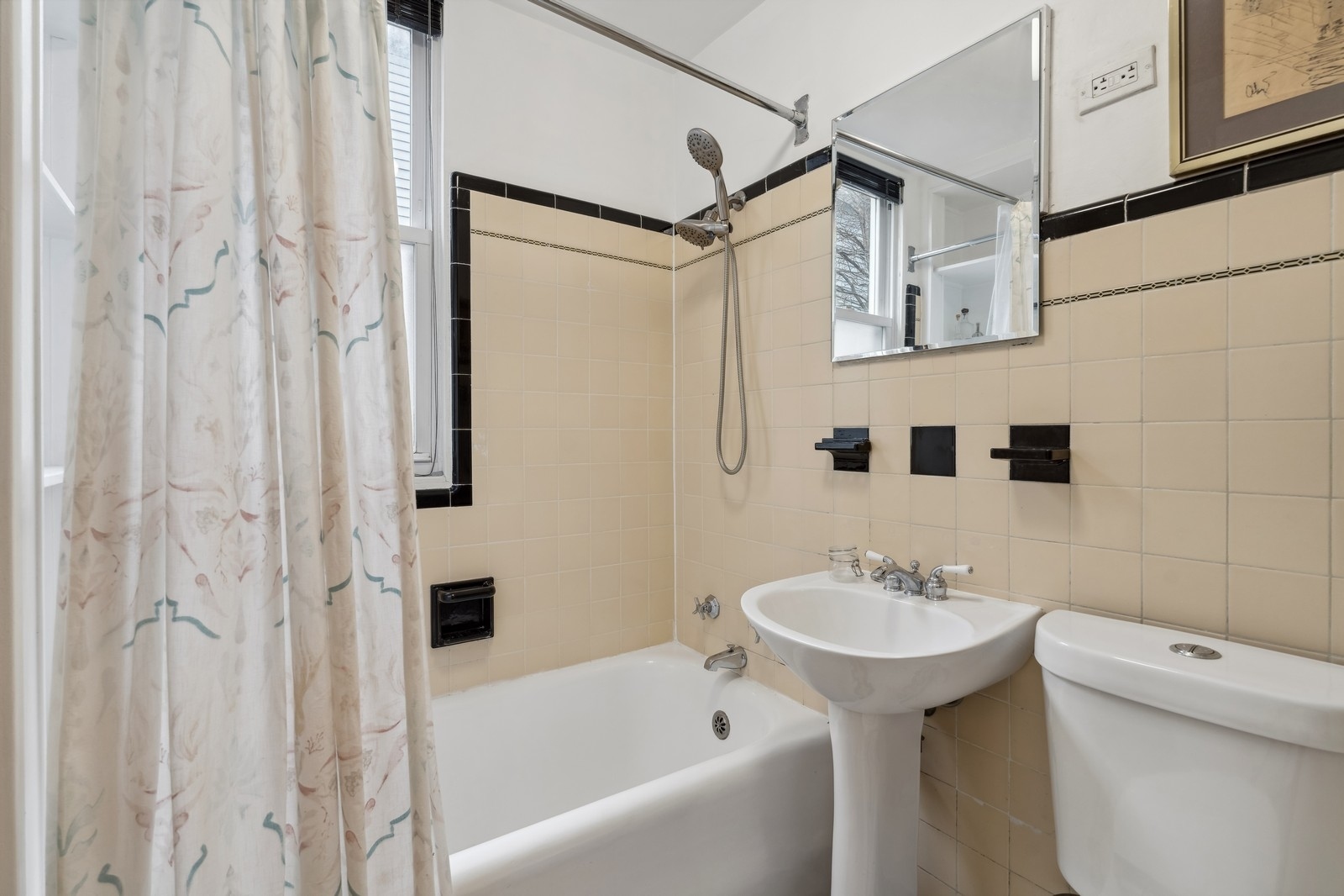 4338 N RIDGEWAY Avenue