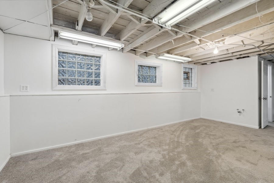 4338 N RIDGEWAY Avenue