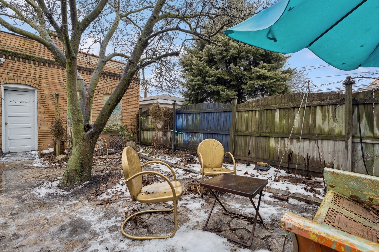 4338 N RIDGEWAY Avenue