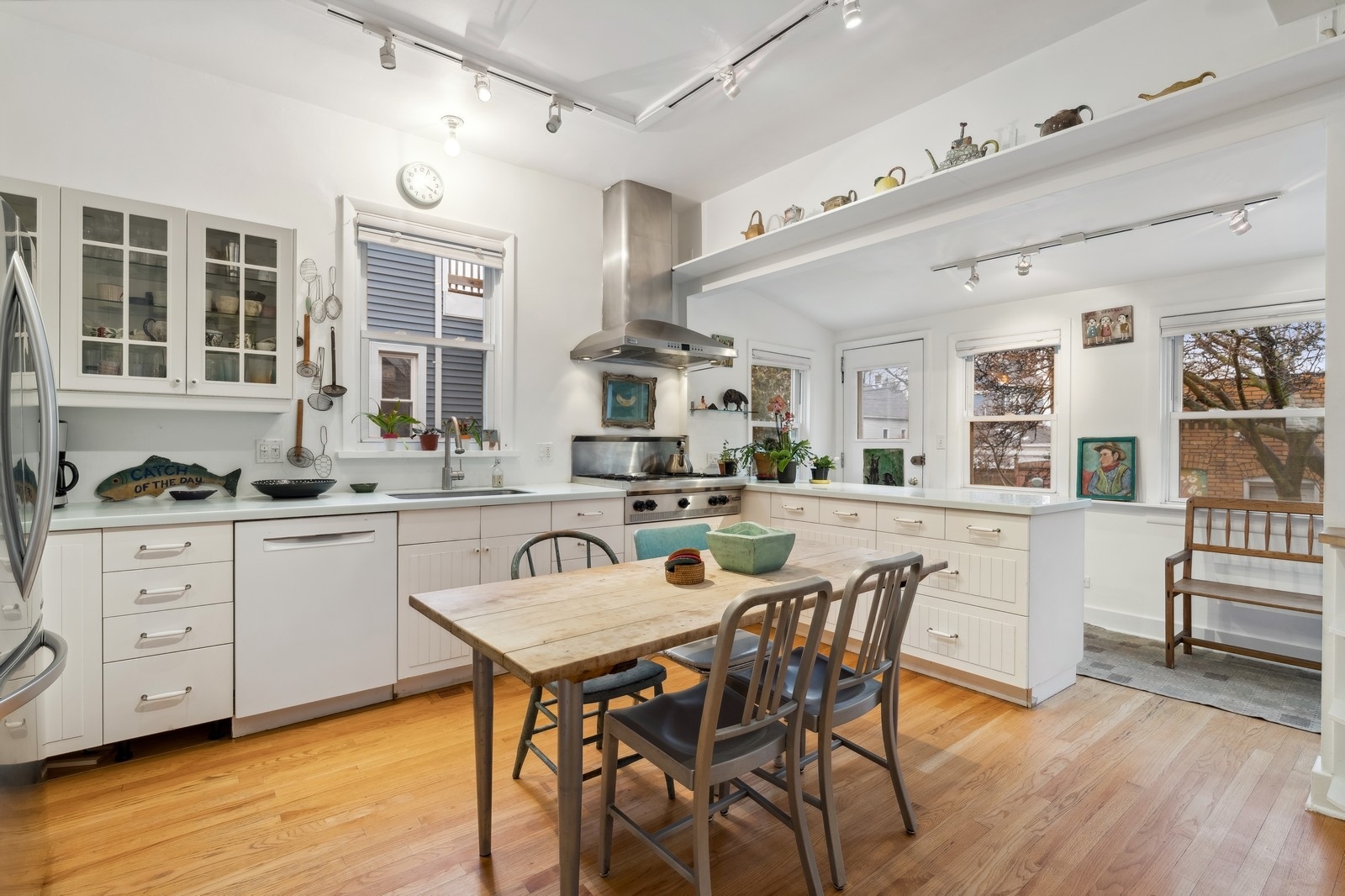 4338 N RIDGEWAY Avenue