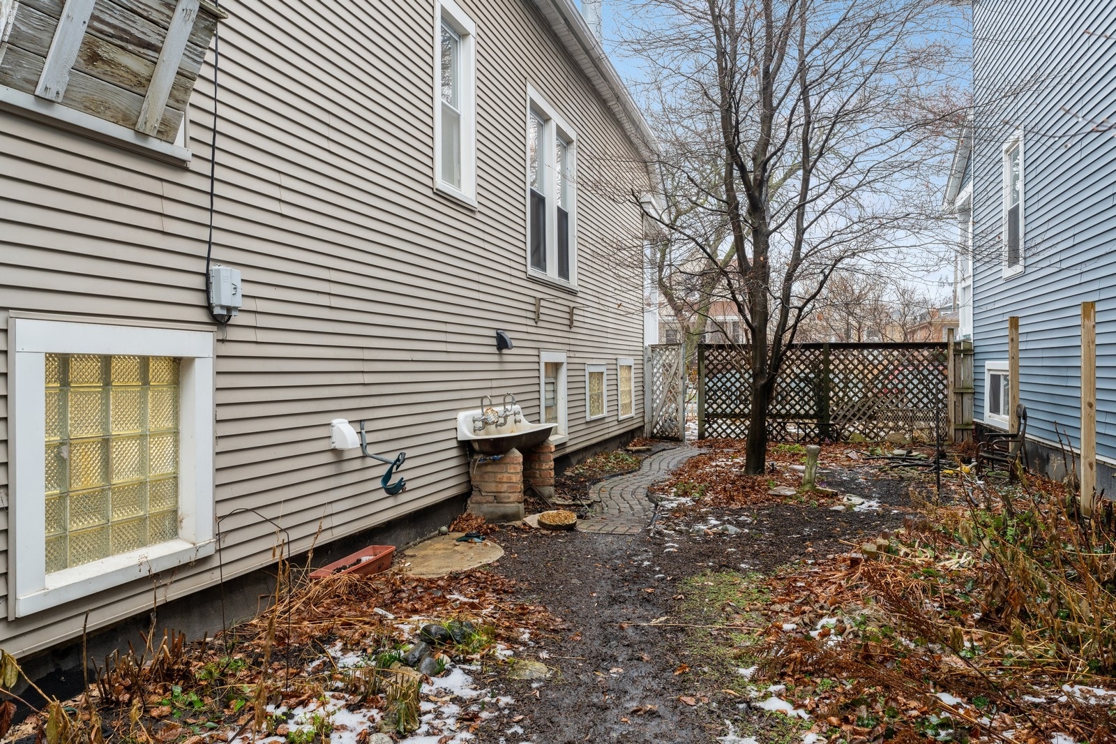 4338 N RIDGEWAY Avenue