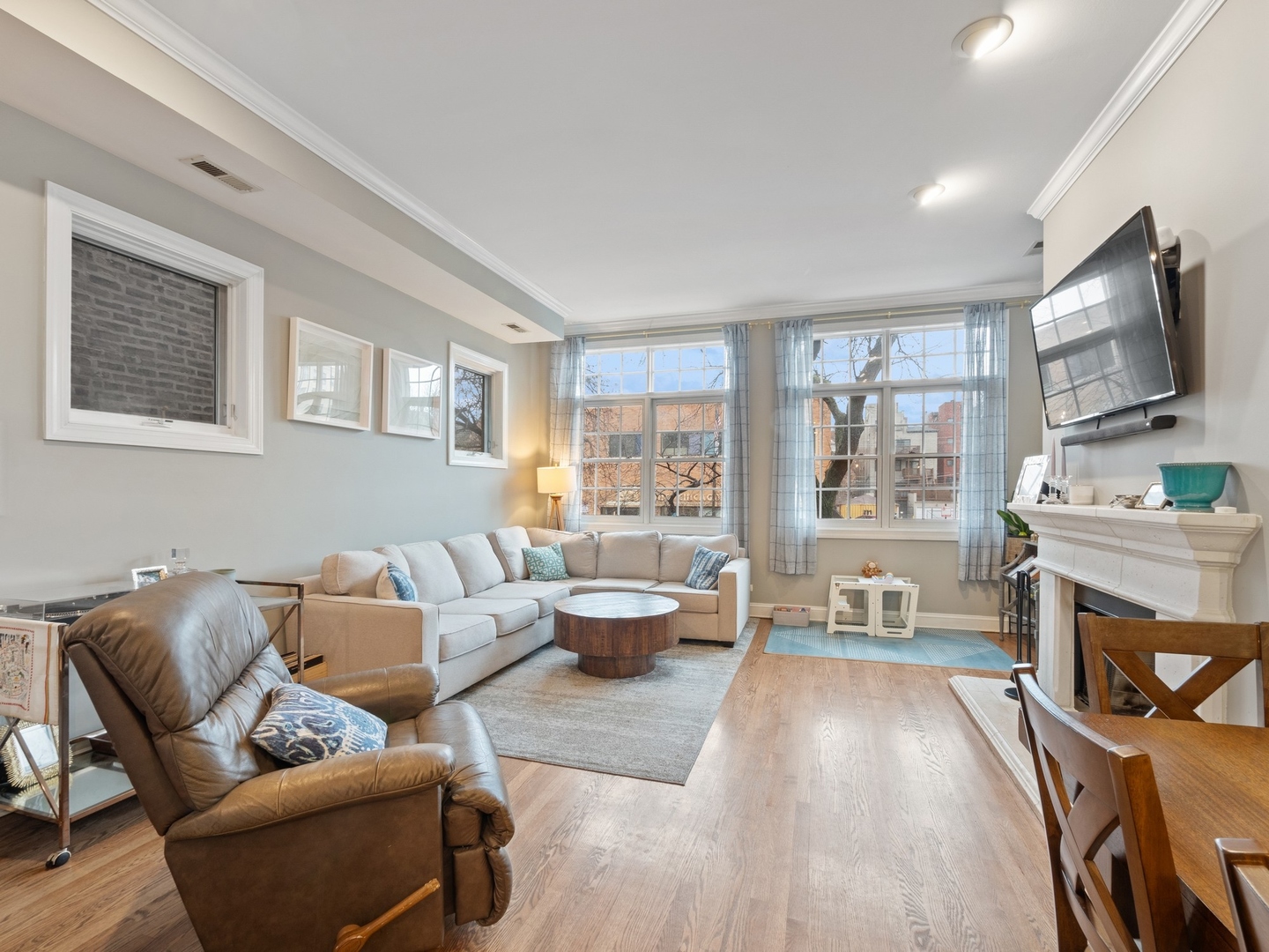 643 W Belmont Avenue Unit: 2