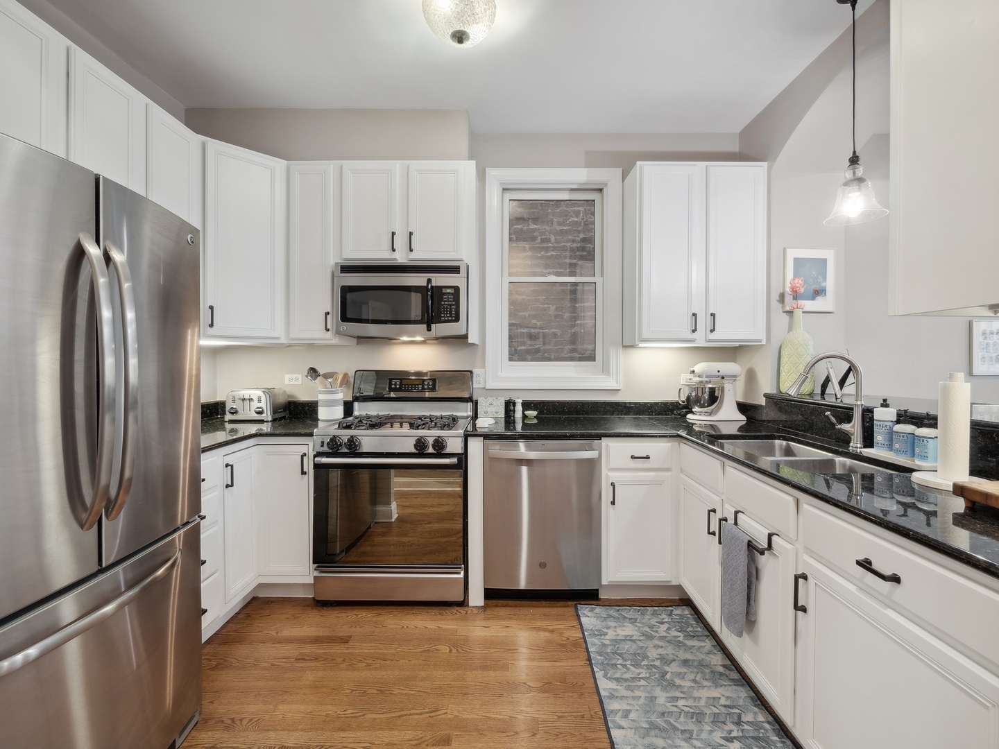 643 W Belmont Avenue Unit: 2