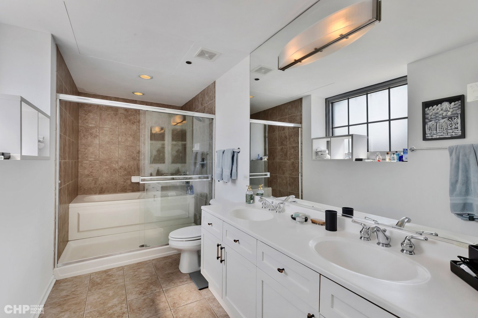 900 N KINGSBURY Street Unit: 901