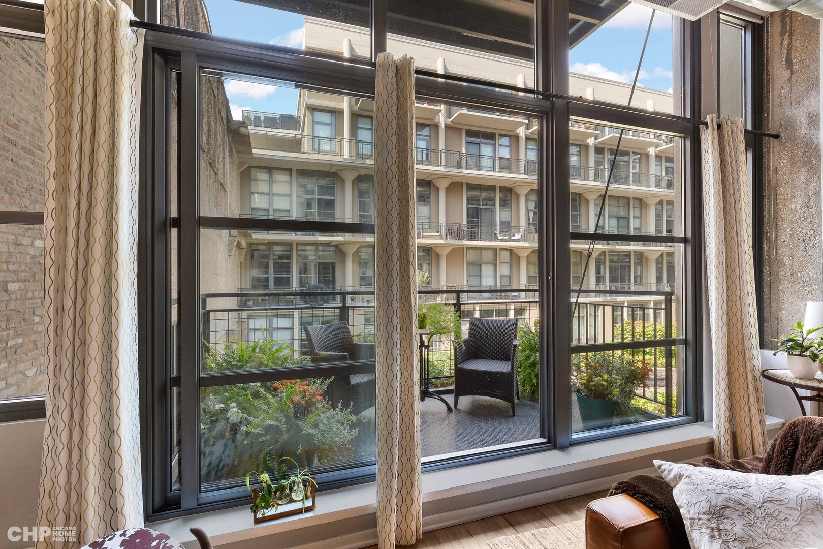 900 N KINGSBURY Street Unit: 901