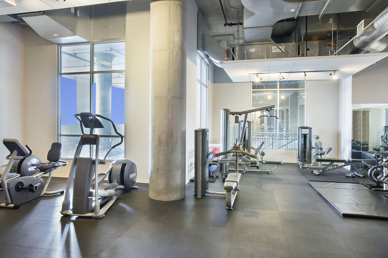 900 N KINGSBURY Street Unit: 901