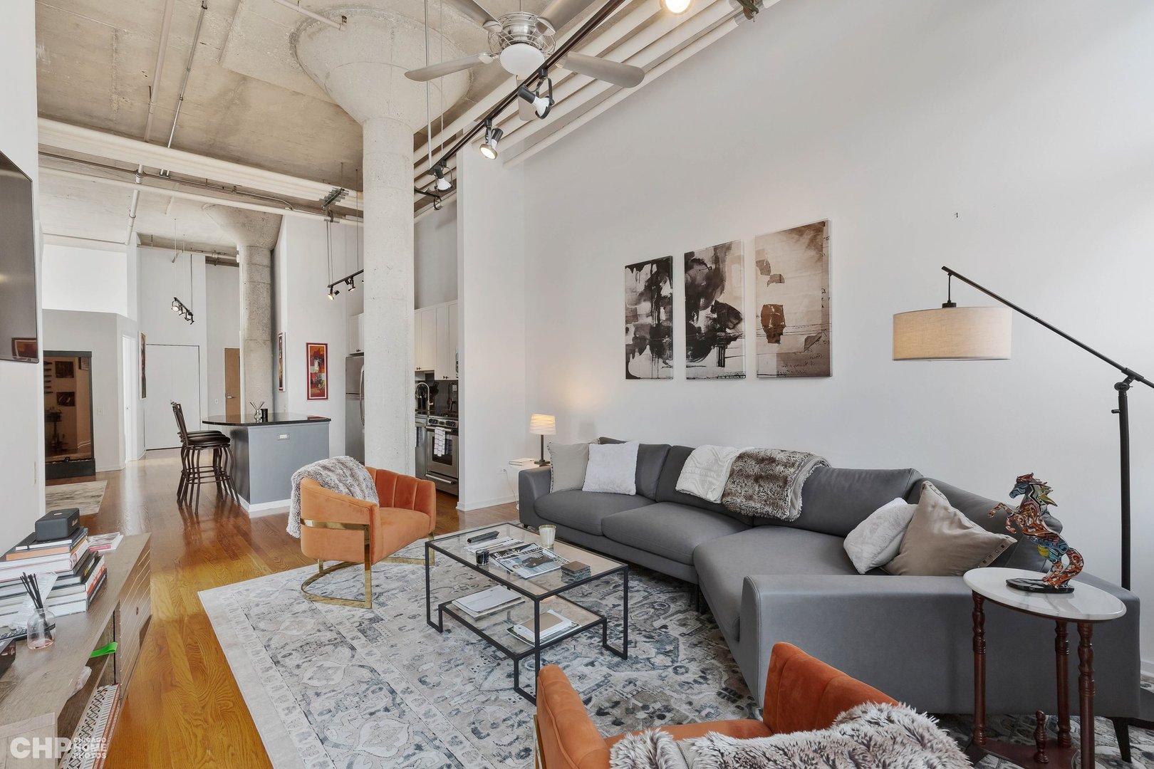 900 N KINGSBURY Street Unit: 901