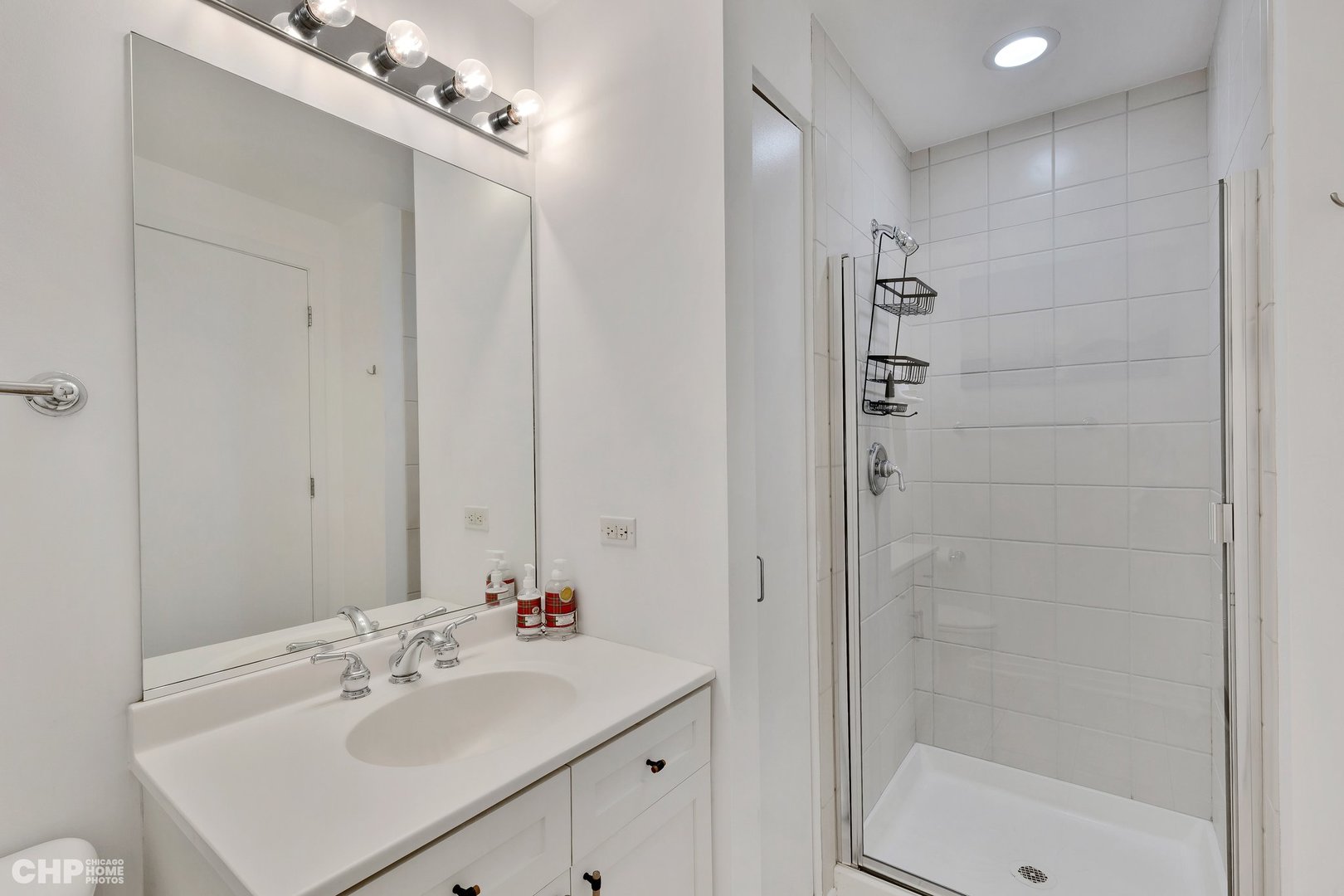 900 N KINGSBURY Street Unit: 901