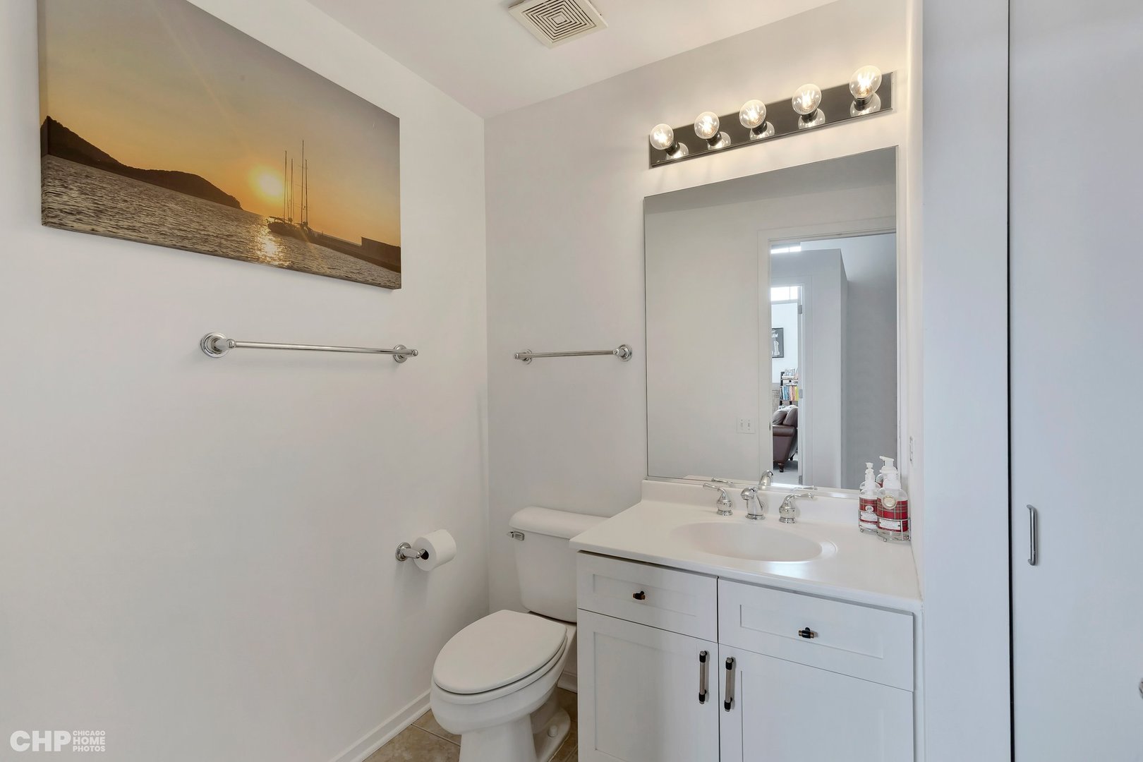 900 N KINGSBURY Street Unit: 901