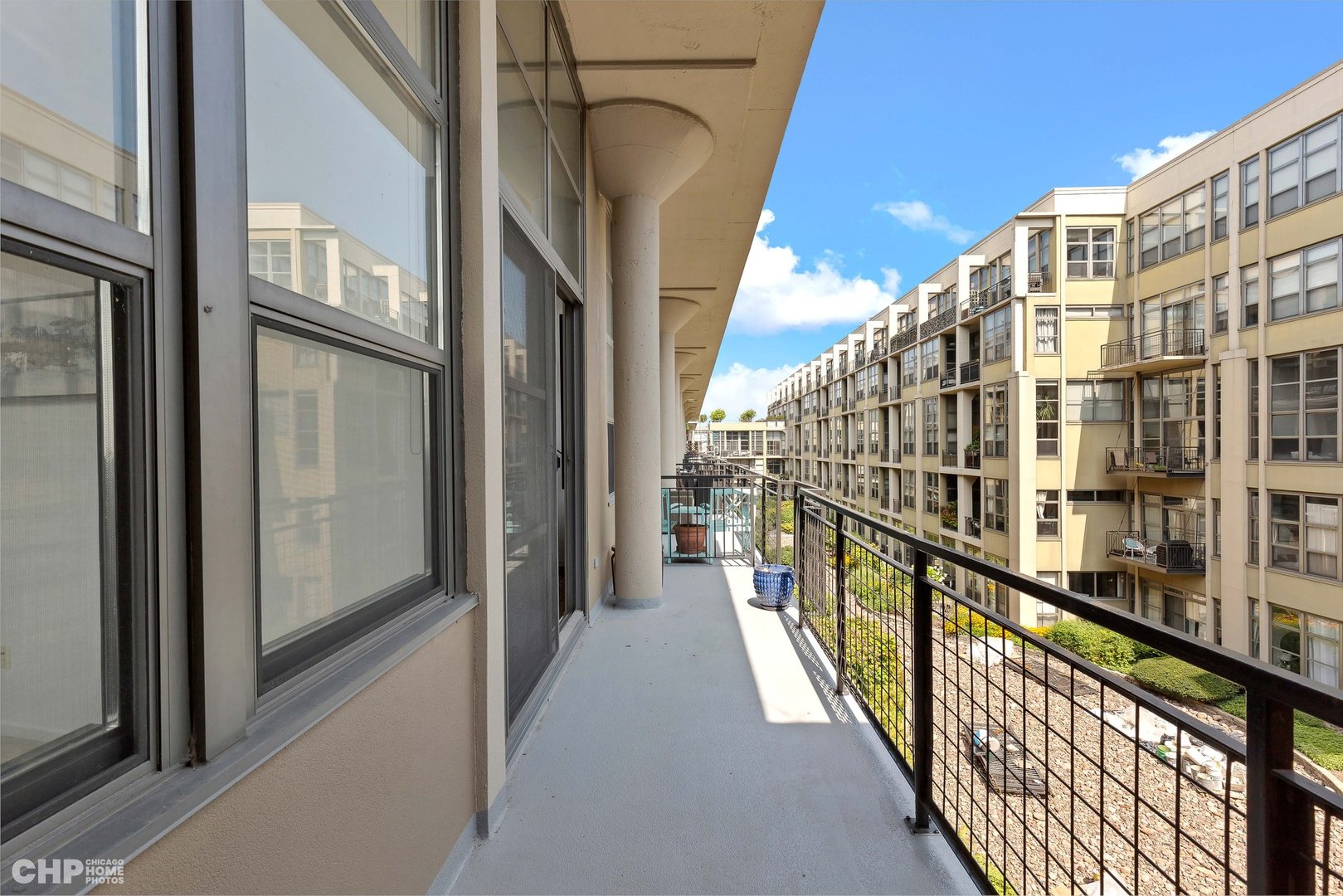 900 N KINGSBURY Street Unit: 901