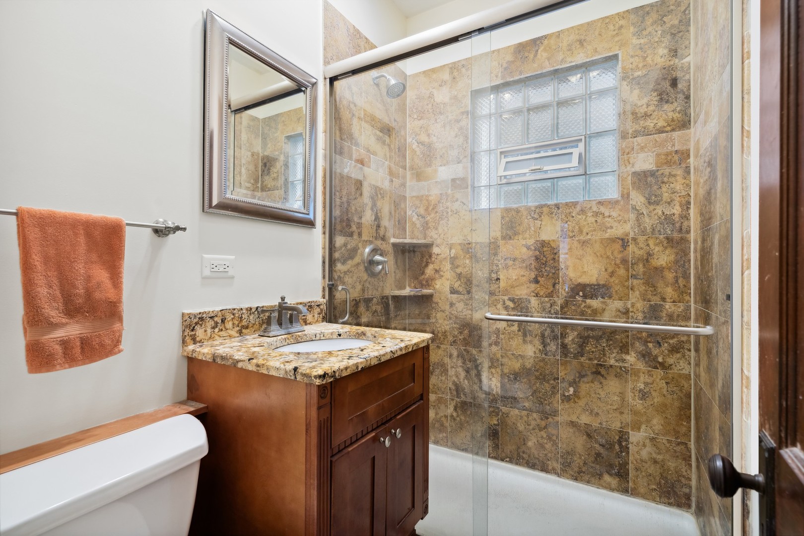 3840 N FRANCISCO Avenue