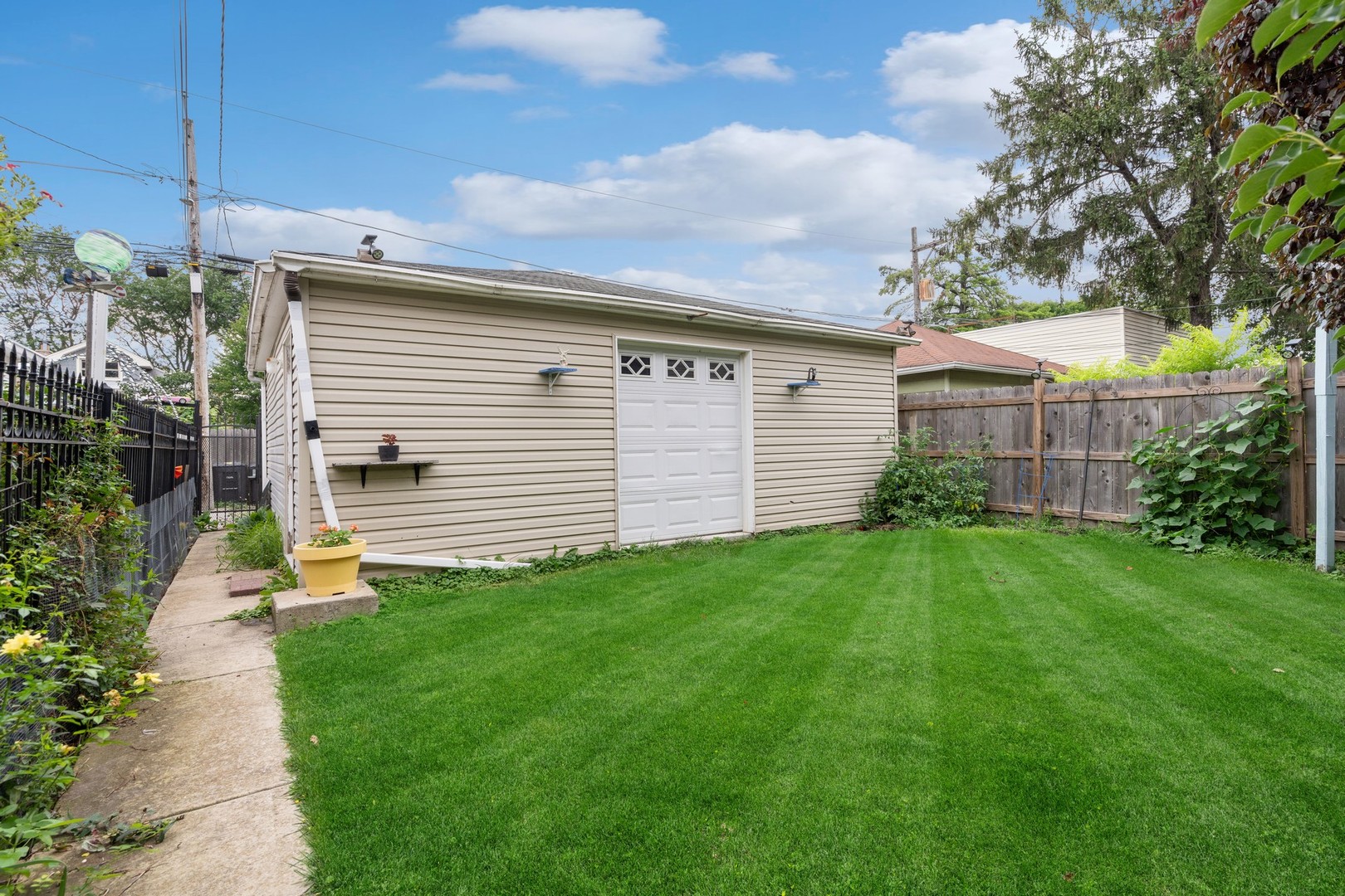 3840 N FRANCISCO Avenue