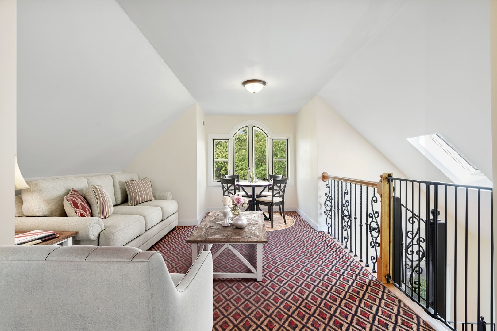 3840 N FRANCISCO Avenue