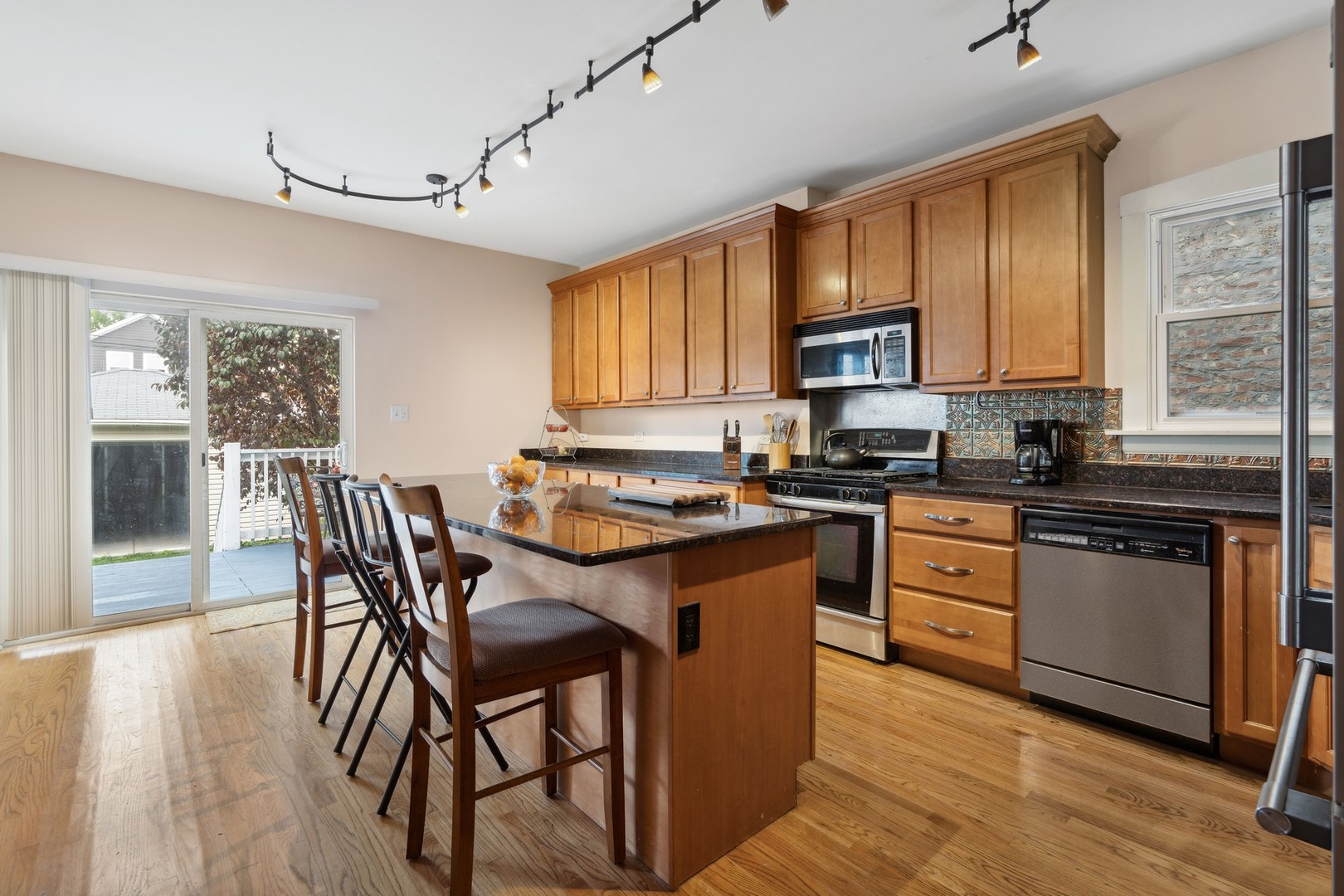 3840 N FRANCISCO Avenue