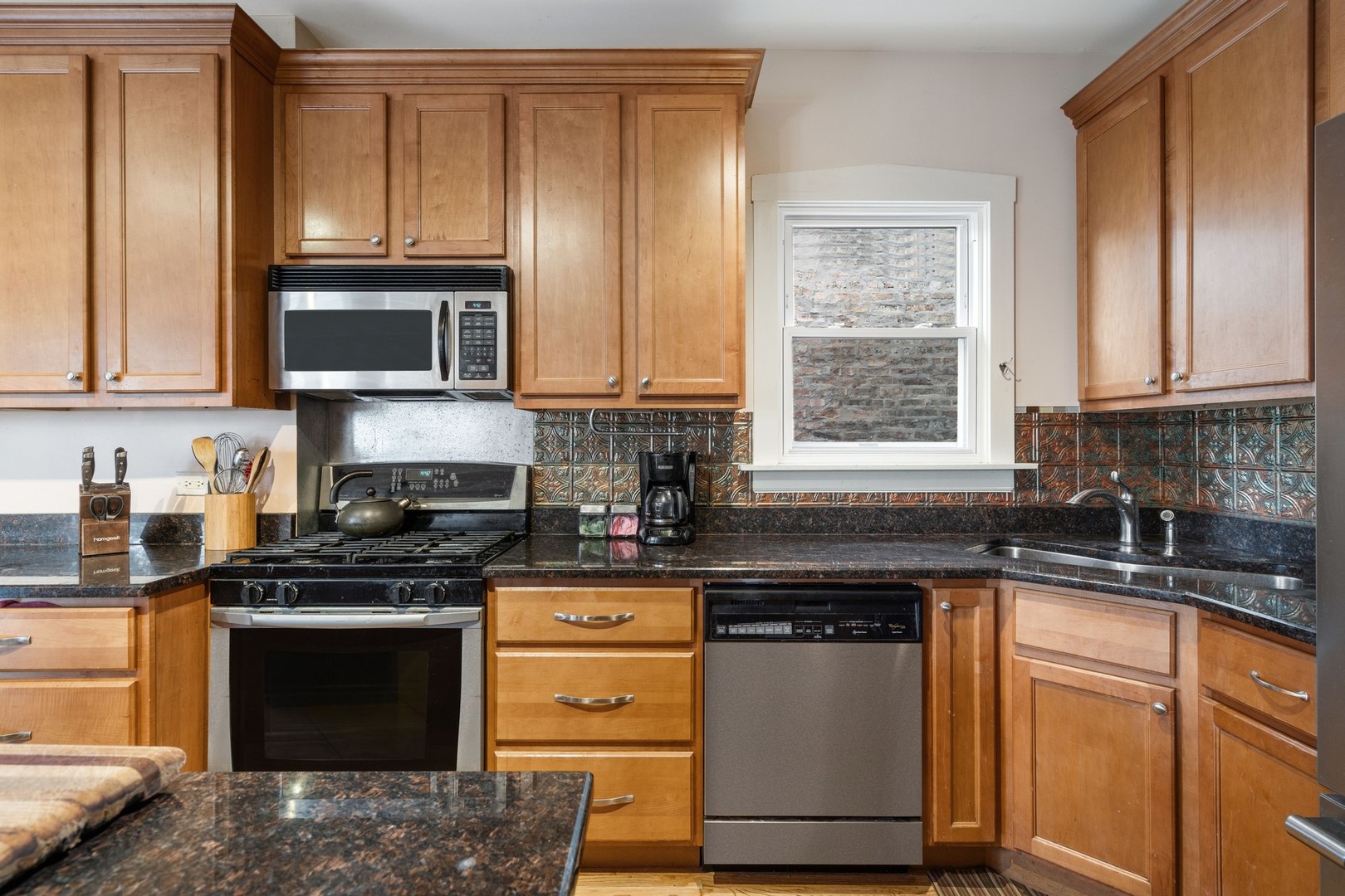 3840 N FRANCISCO Avenue