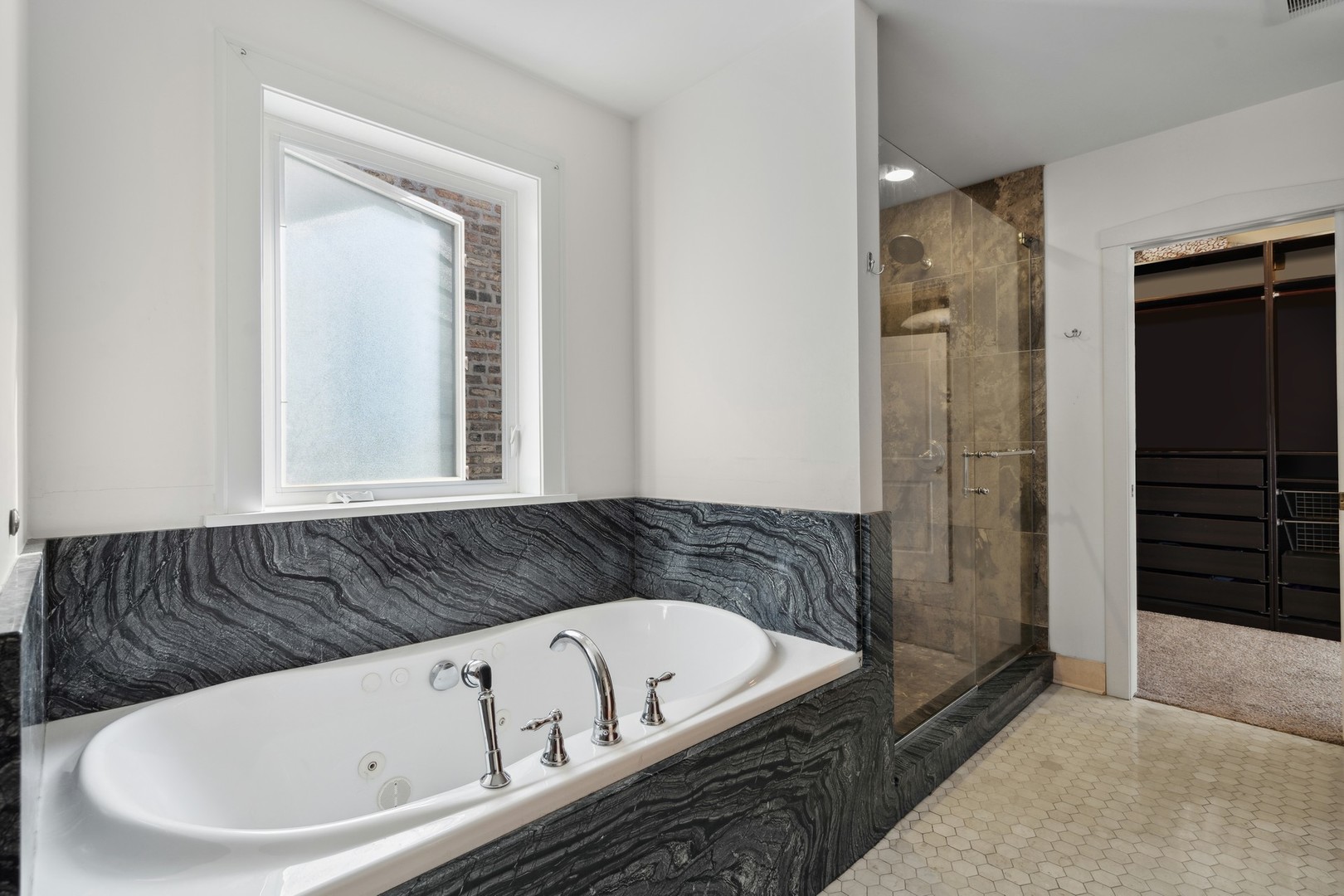 3840 N FRANCISCO Avenue