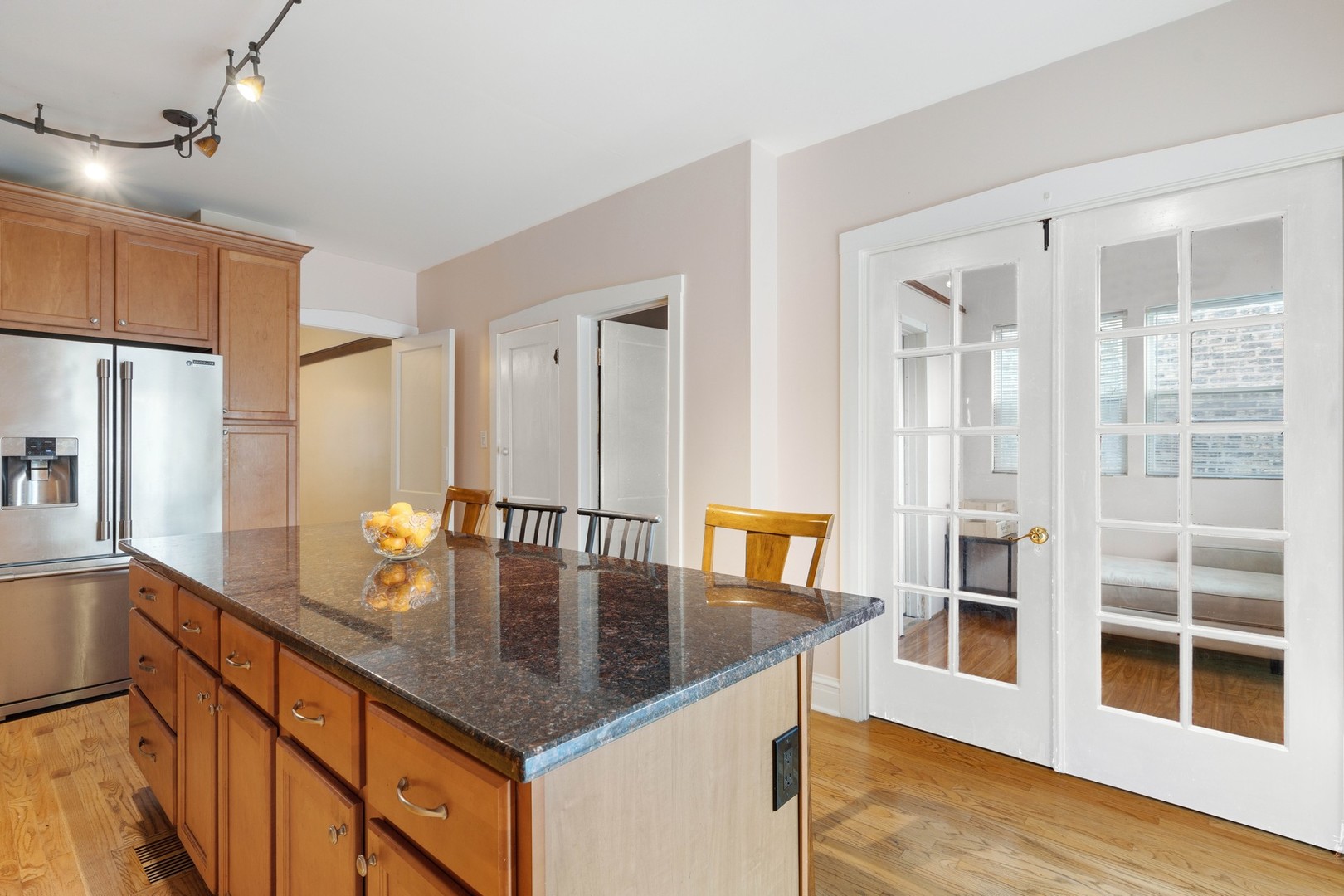 3840 N FRANCISCO Avenue