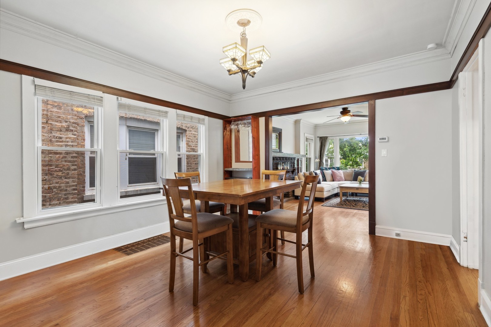 3840 N FRANCISCO Avenue