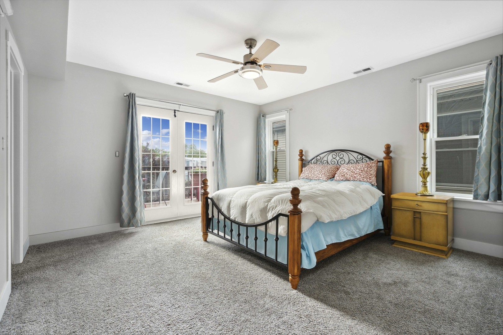 3840 N FRANCISCO Avenue