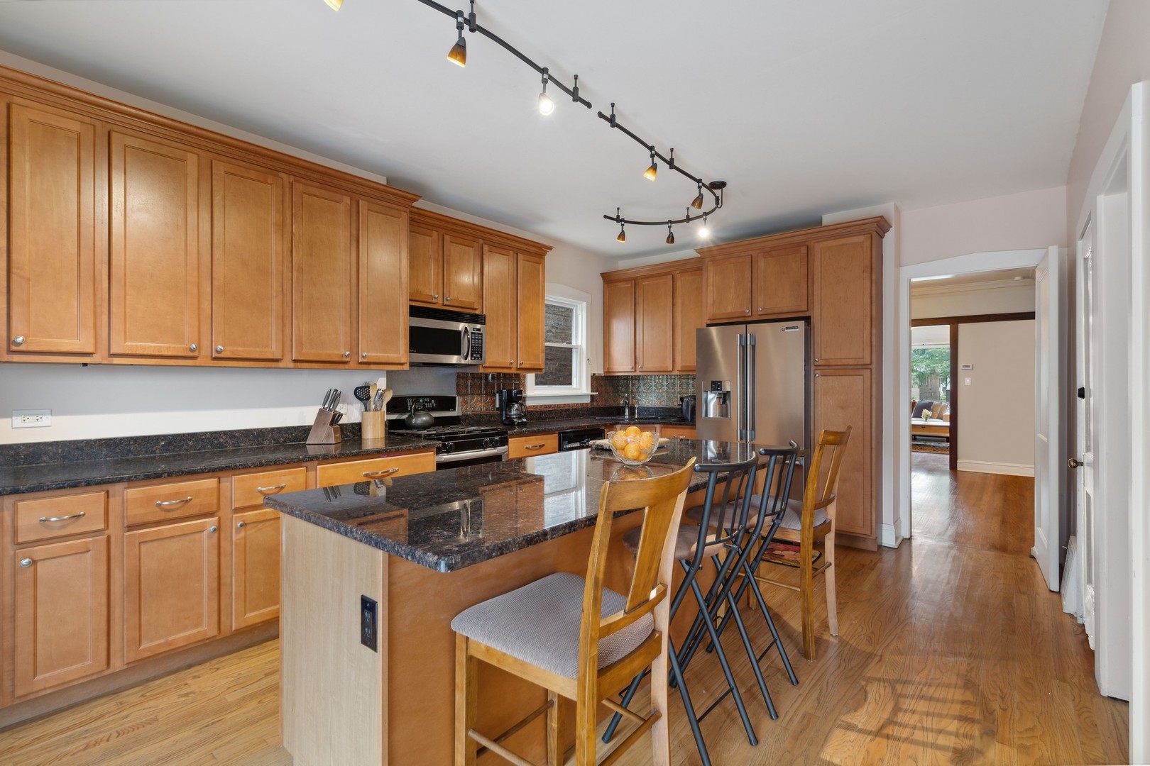 3840 N FRANCISCO Avenue