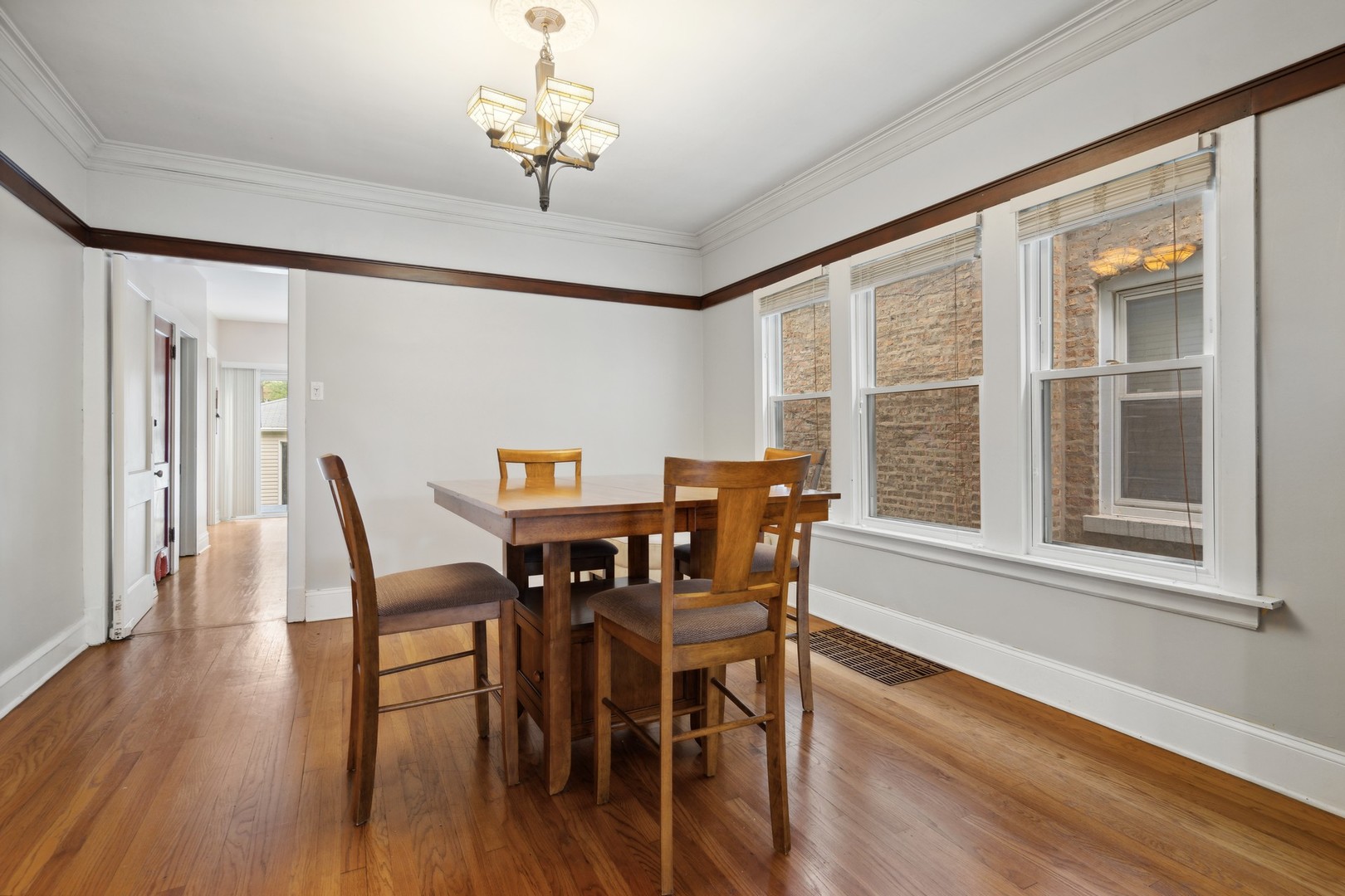 3840 N FRANCISCO Avenue