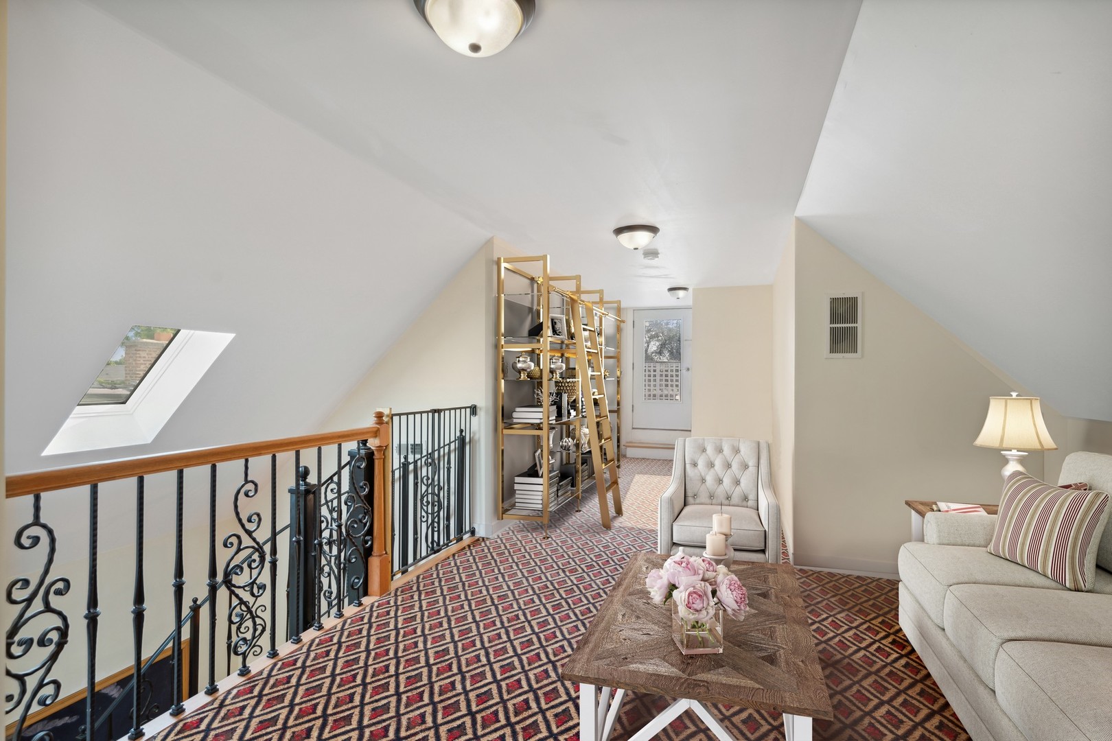 3840 N FRANCISCO Avenue