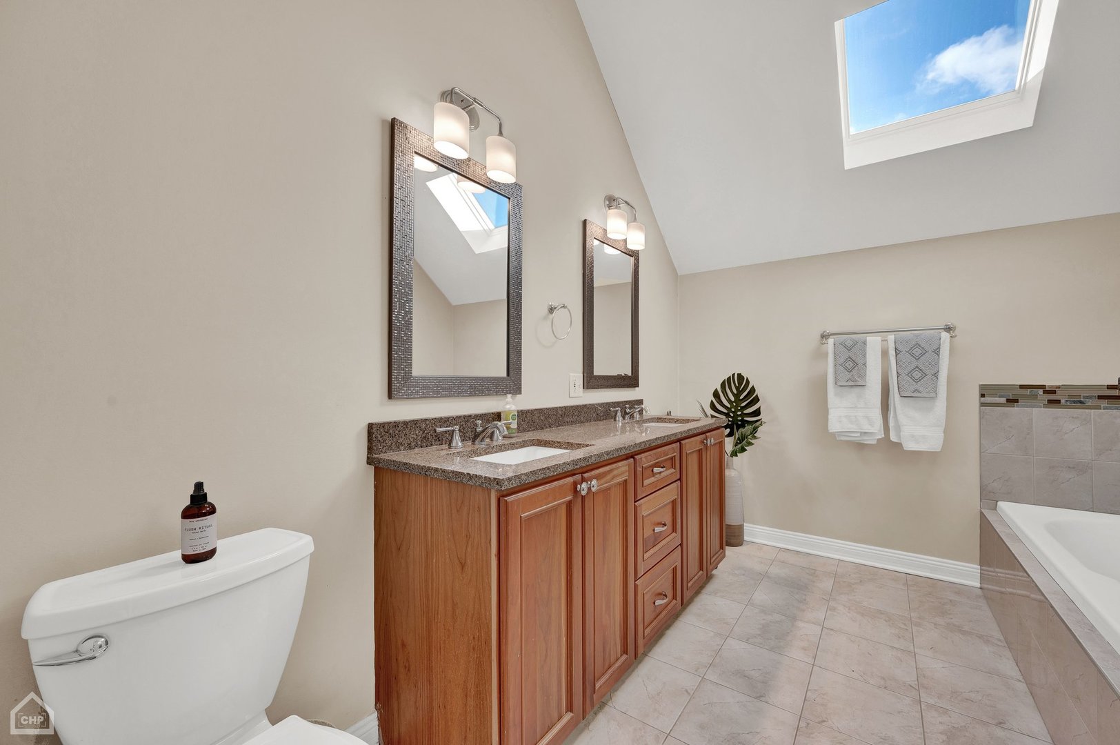 2552 W Walton Street Unit: 3