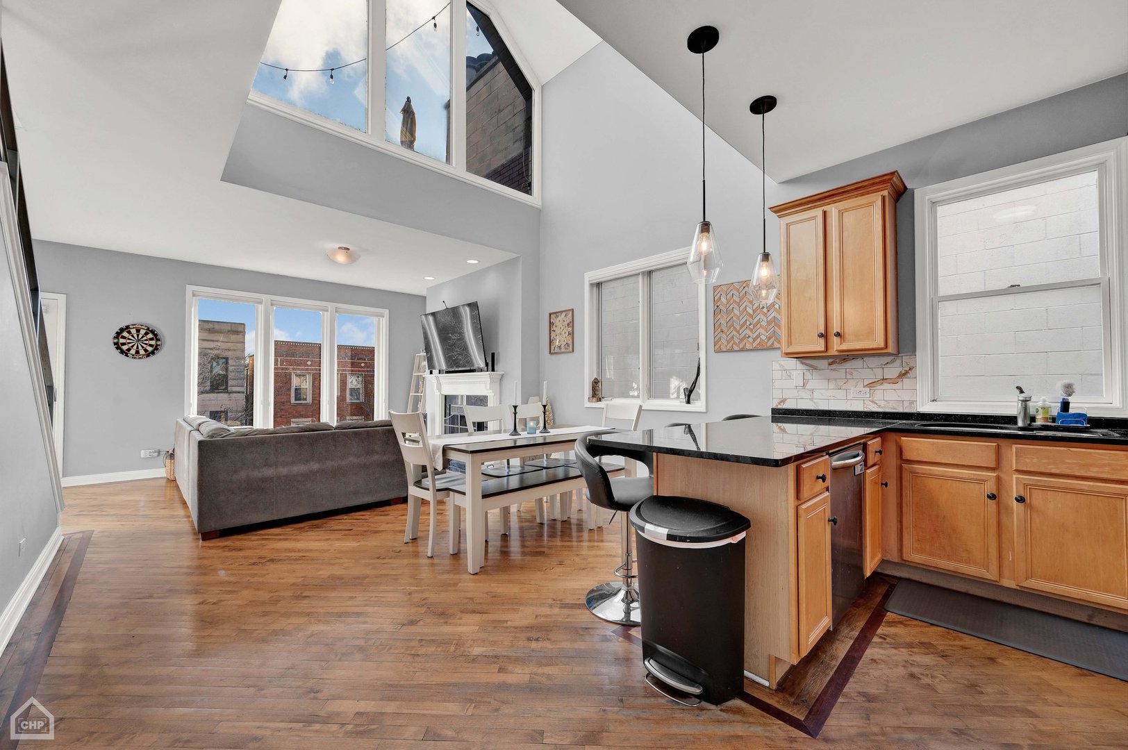 2552 W Walton Street Unit: 3