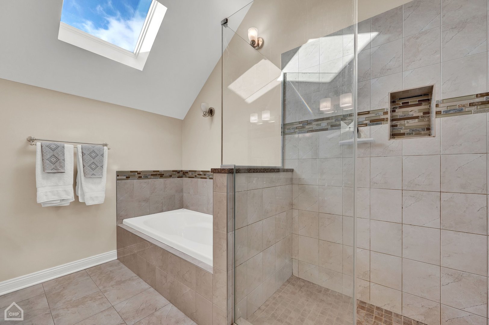 2552 W Walton Street Unit: 3