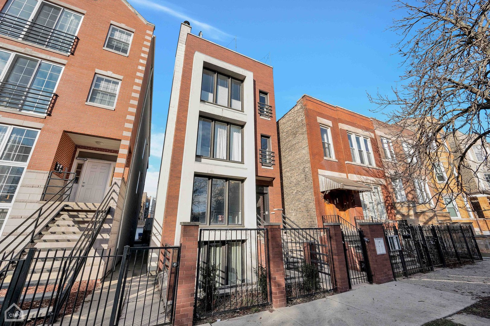 2552 W Walton Street Unit: 3