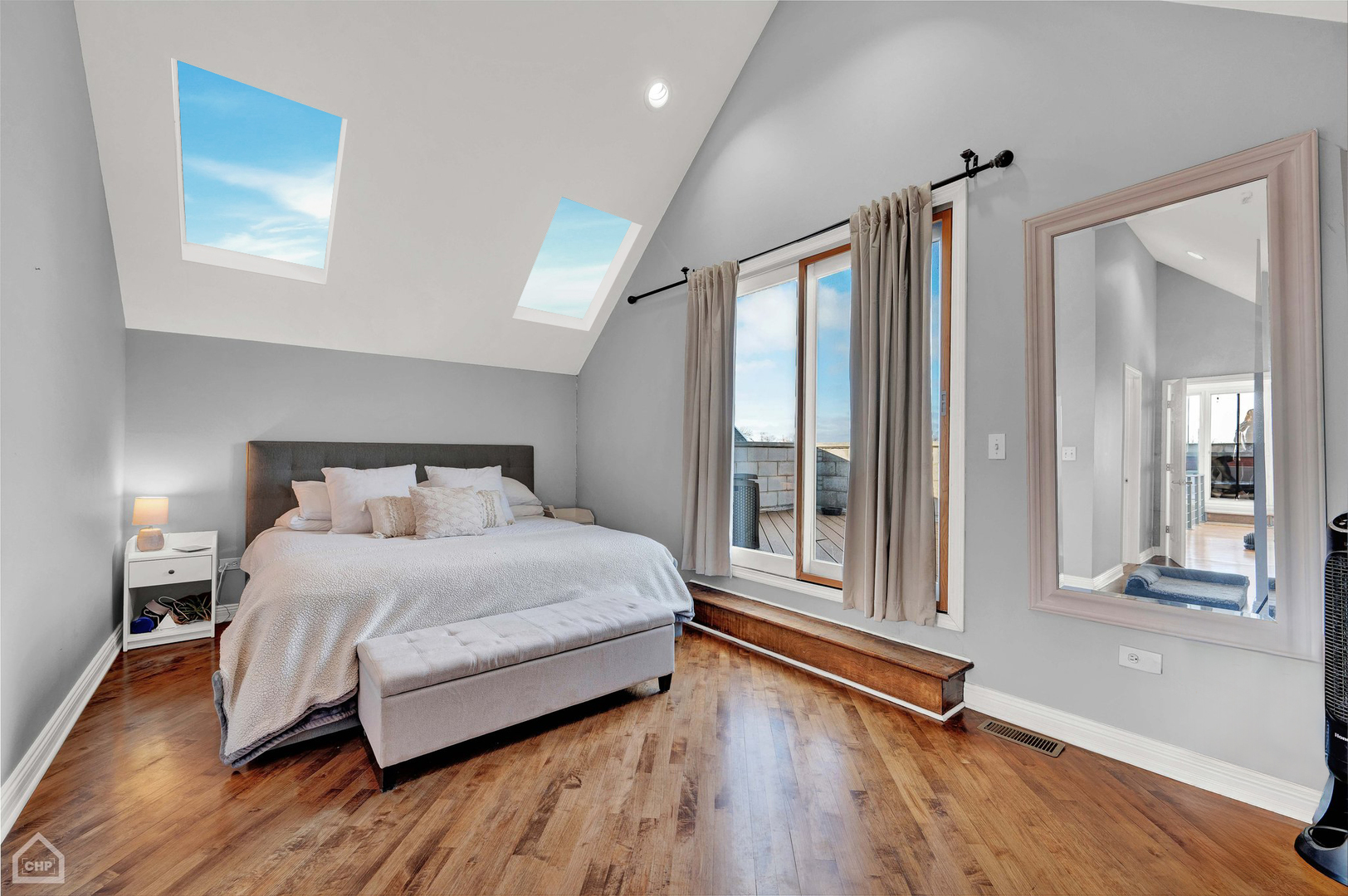 2552 W Walton Street Unit: 3