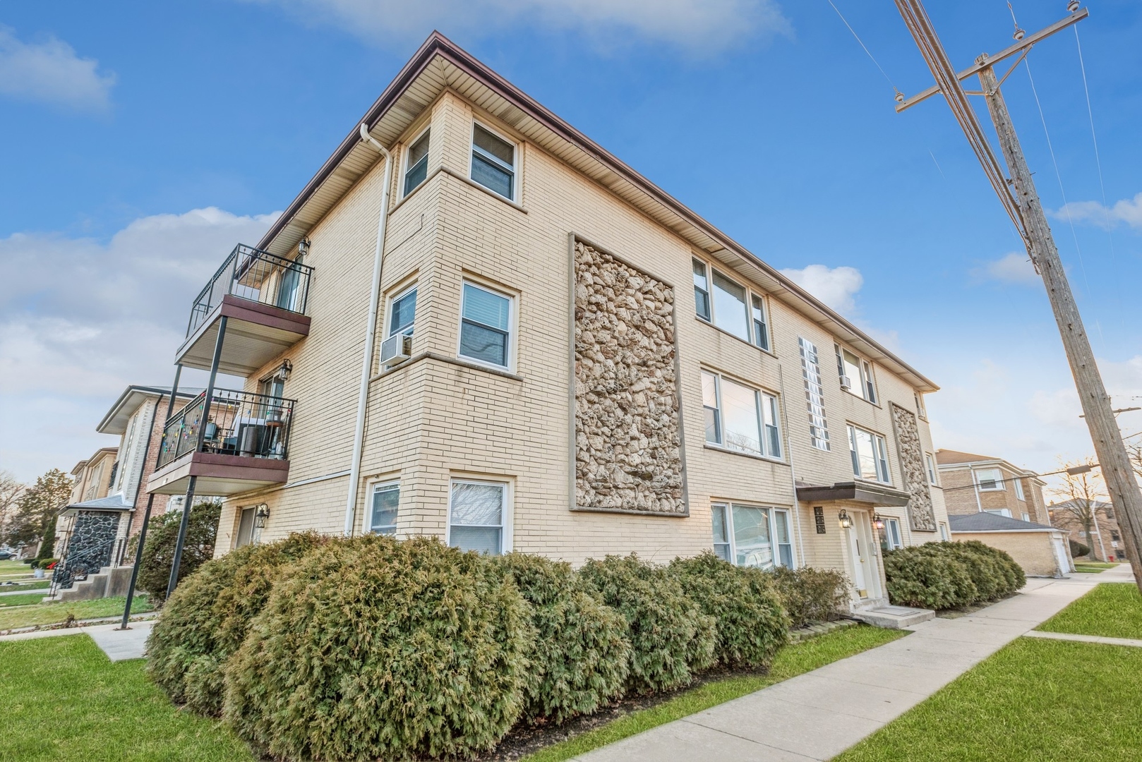 2450 N 77th Court Unit: 1W